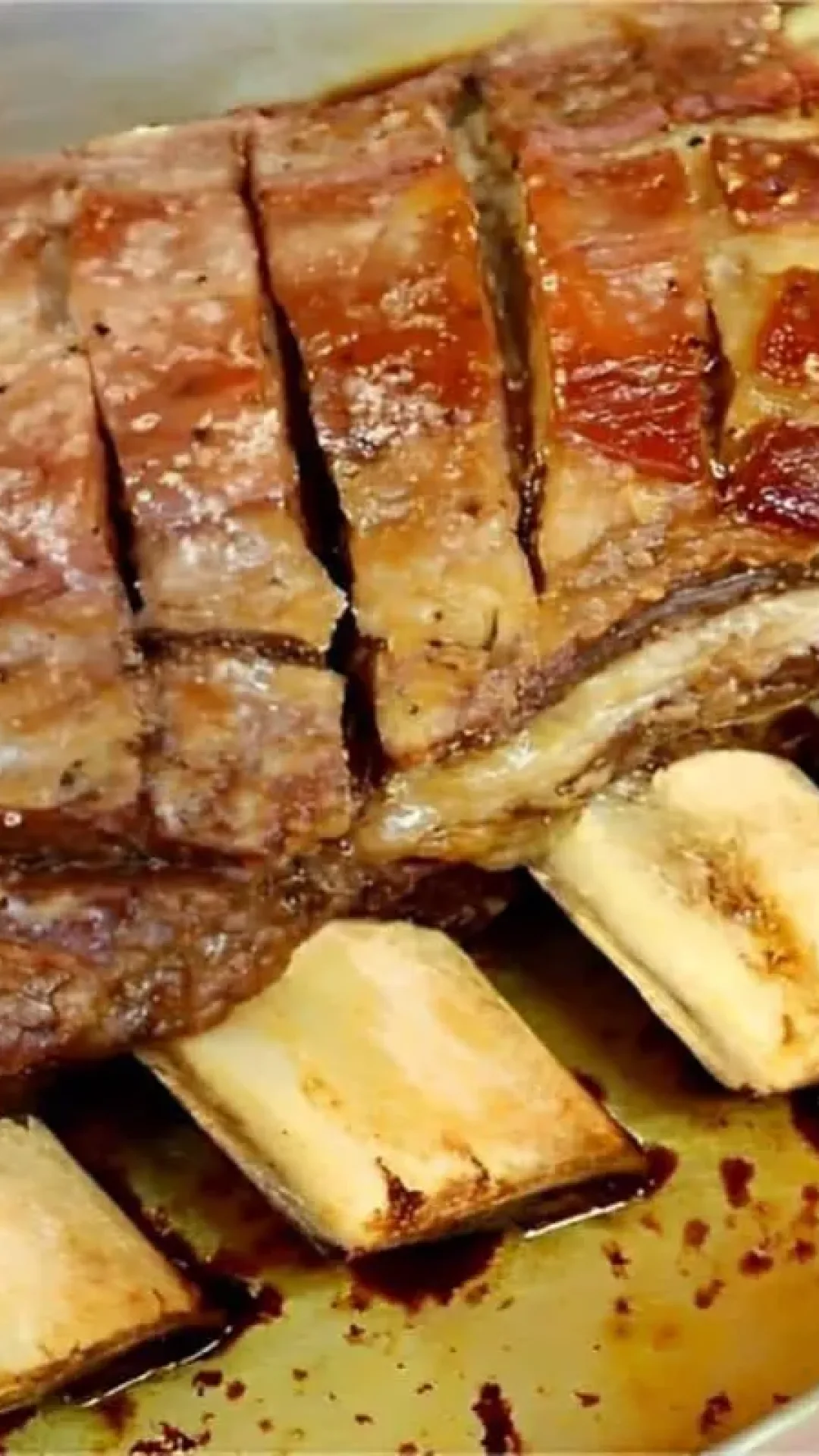 Costela assada no forno ela fica desmanchando e os ossos soltam sozinhos uma delícia