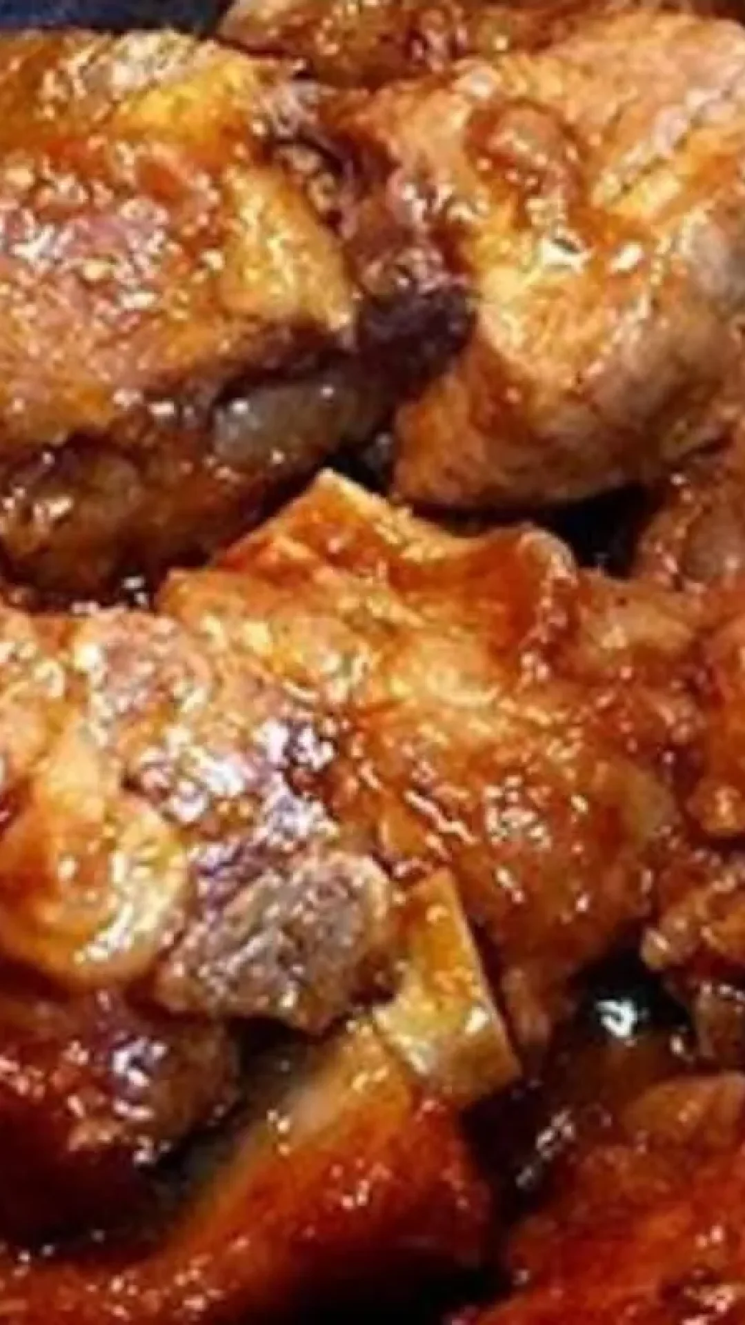 Costelinha de porco frita e muito suculenta, que fica com um sabor delicioso de lamber os dedos