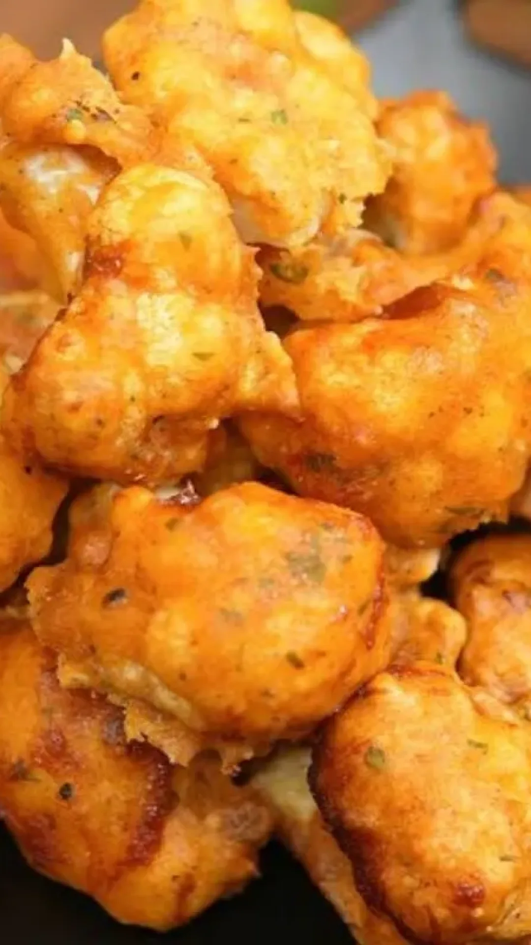 Couve flor a milanesa na air-fryer com molho de queijo que fica maravilhoso