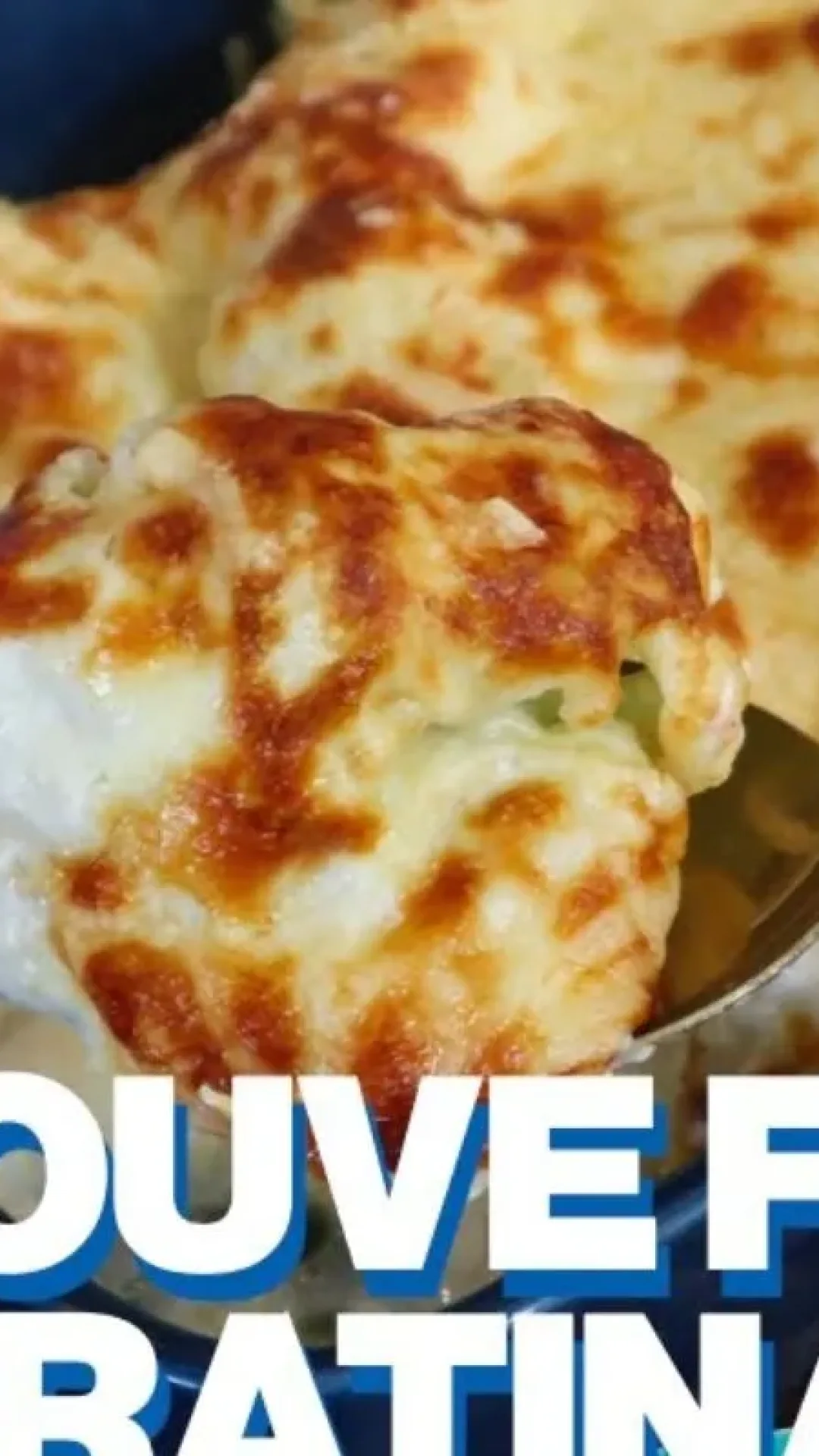 Couve-flor gratinada com queijo douradinho por cima, ótima pra quem ama pratos de forno