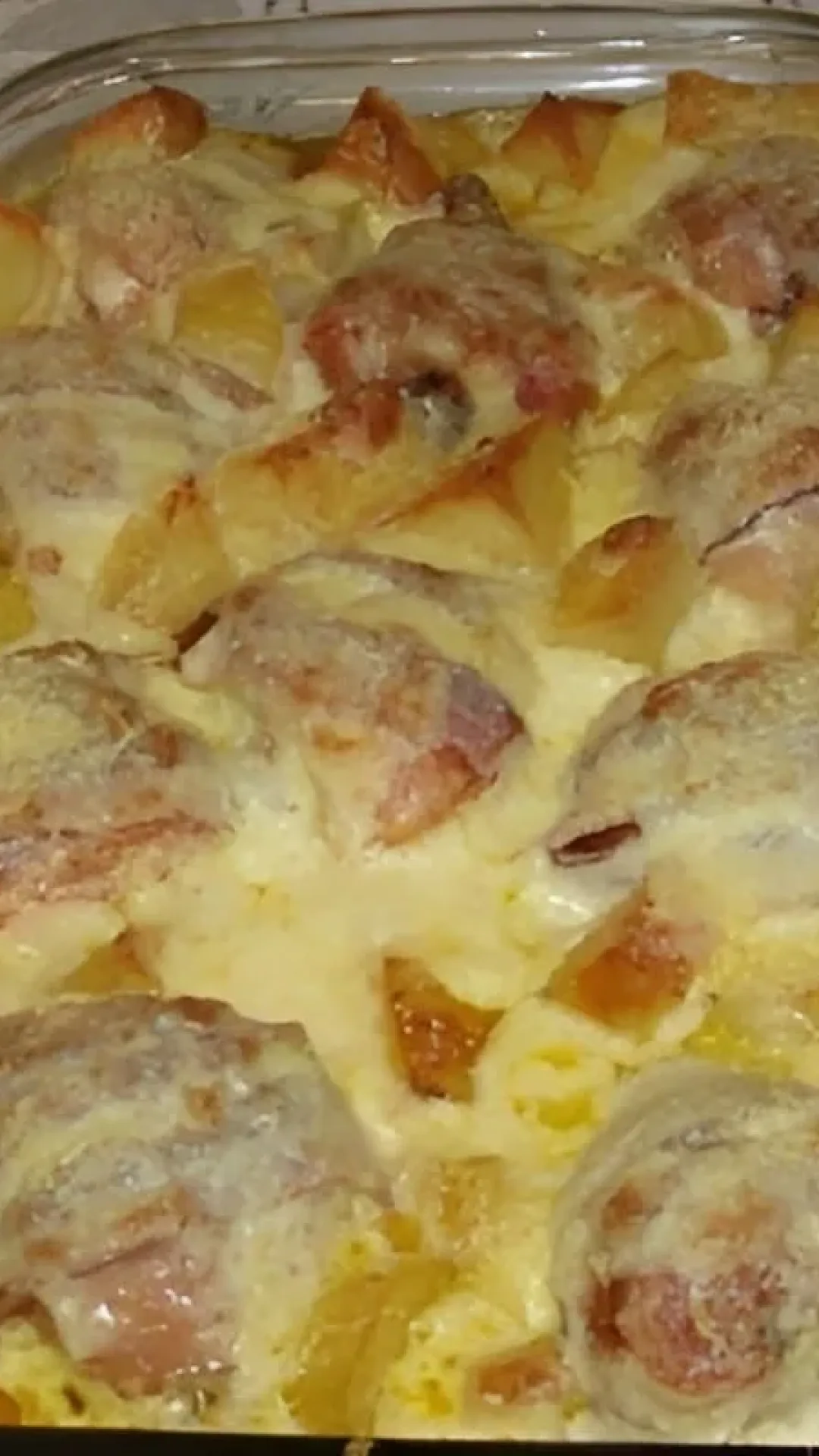Coxa de frango com queijo e bacon assada no forno perfeita para almoço em família