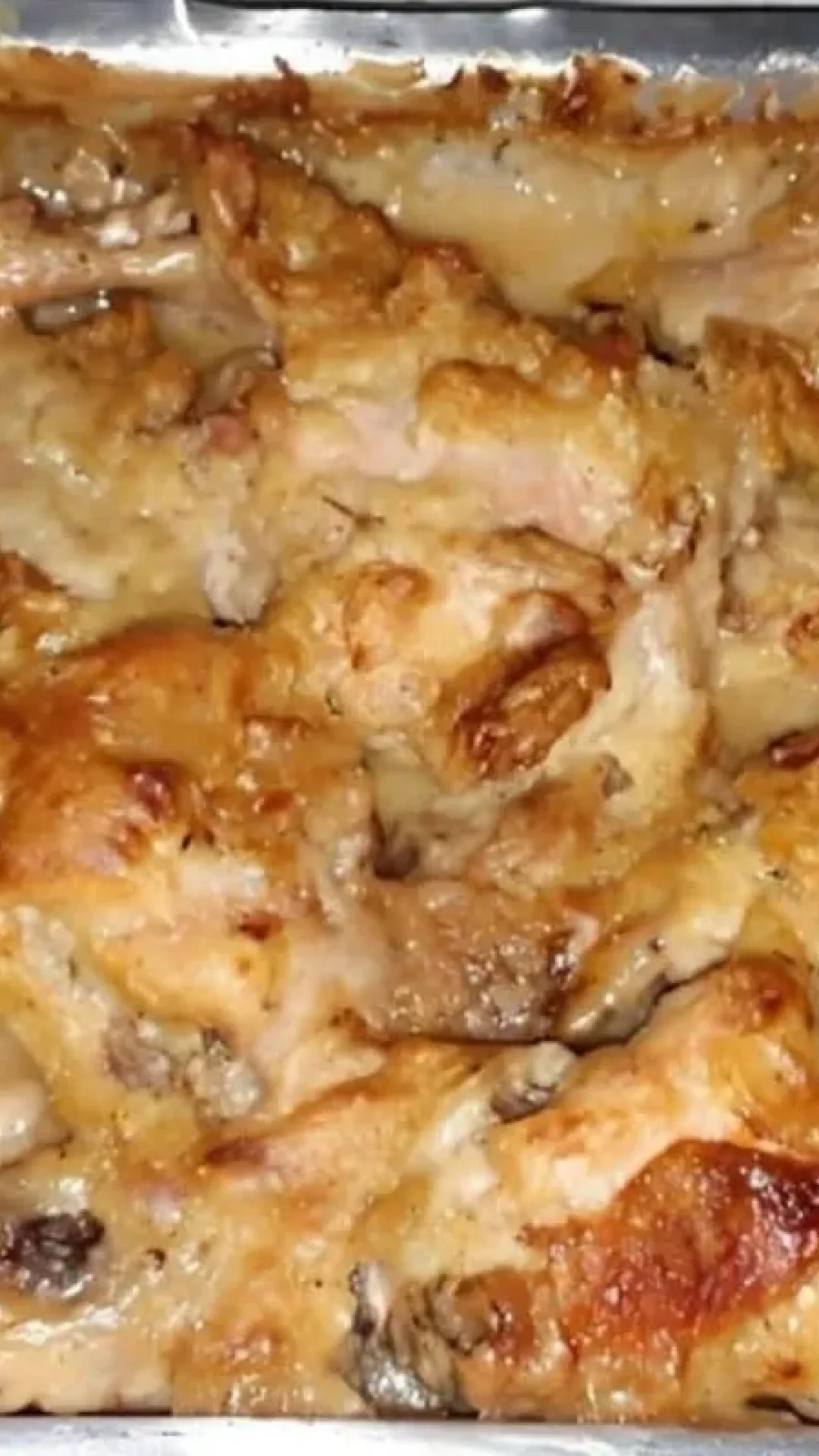 Coxa e sobrecoxa de frango com creme de cebola e maionese assado no forno simples e delicioso