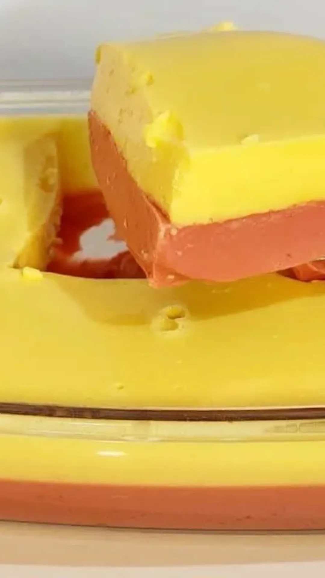 Cremosão de gelatina: impossível comer um só pedaço dessa sobremesa super fácil de fazer.