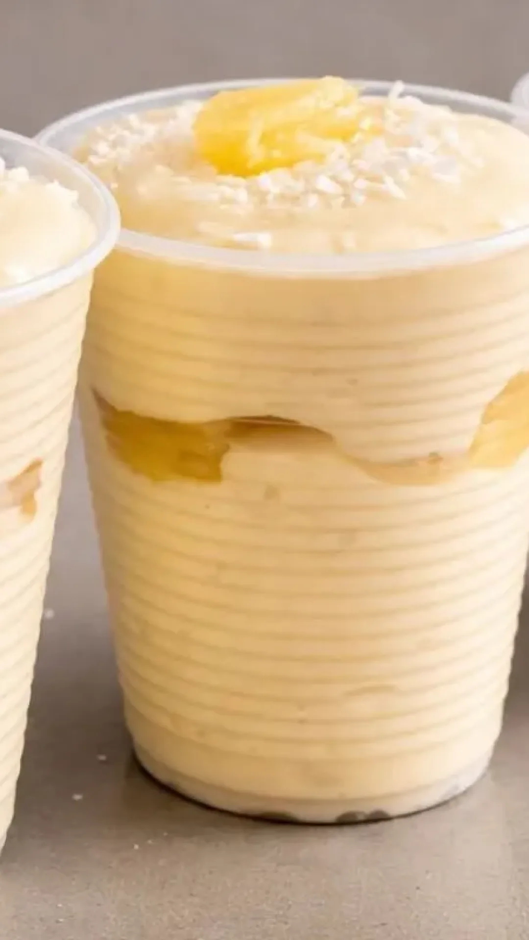 Cremoso de abacaxi feito no liquidificador, para você servir uma sobremesa rápida e muito gelada