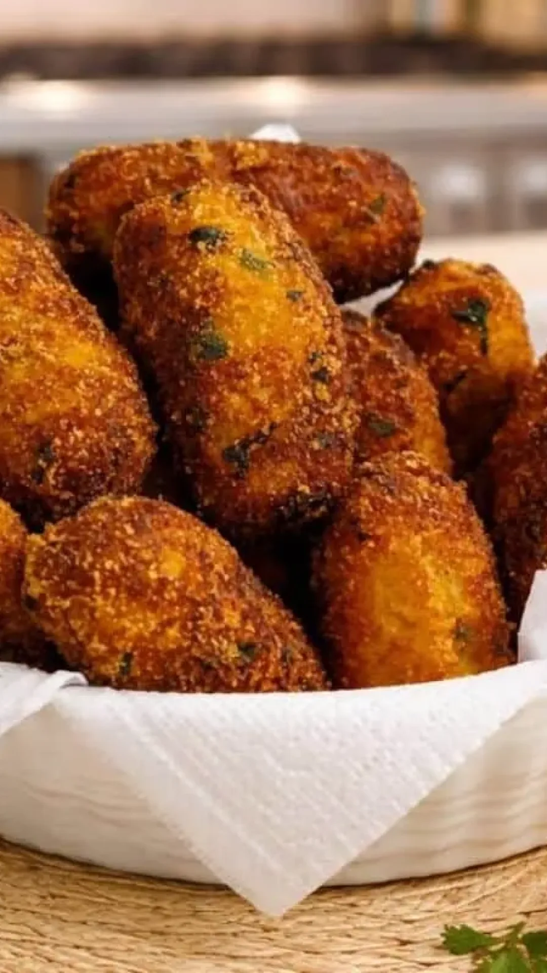 Croquete de frango sem glúten crocante por fora e cremoso por dentro, que todos vão amar