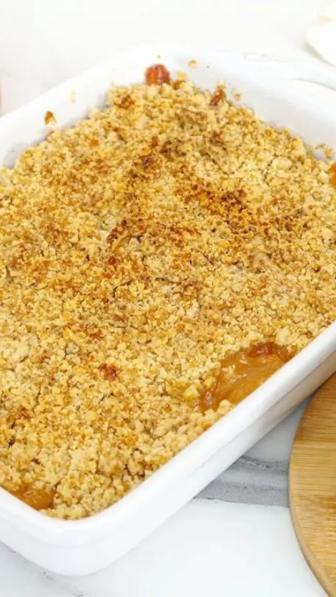 Crumble de maçã sobremesa rápida crocante e fácil perfeita para servir com sorvete