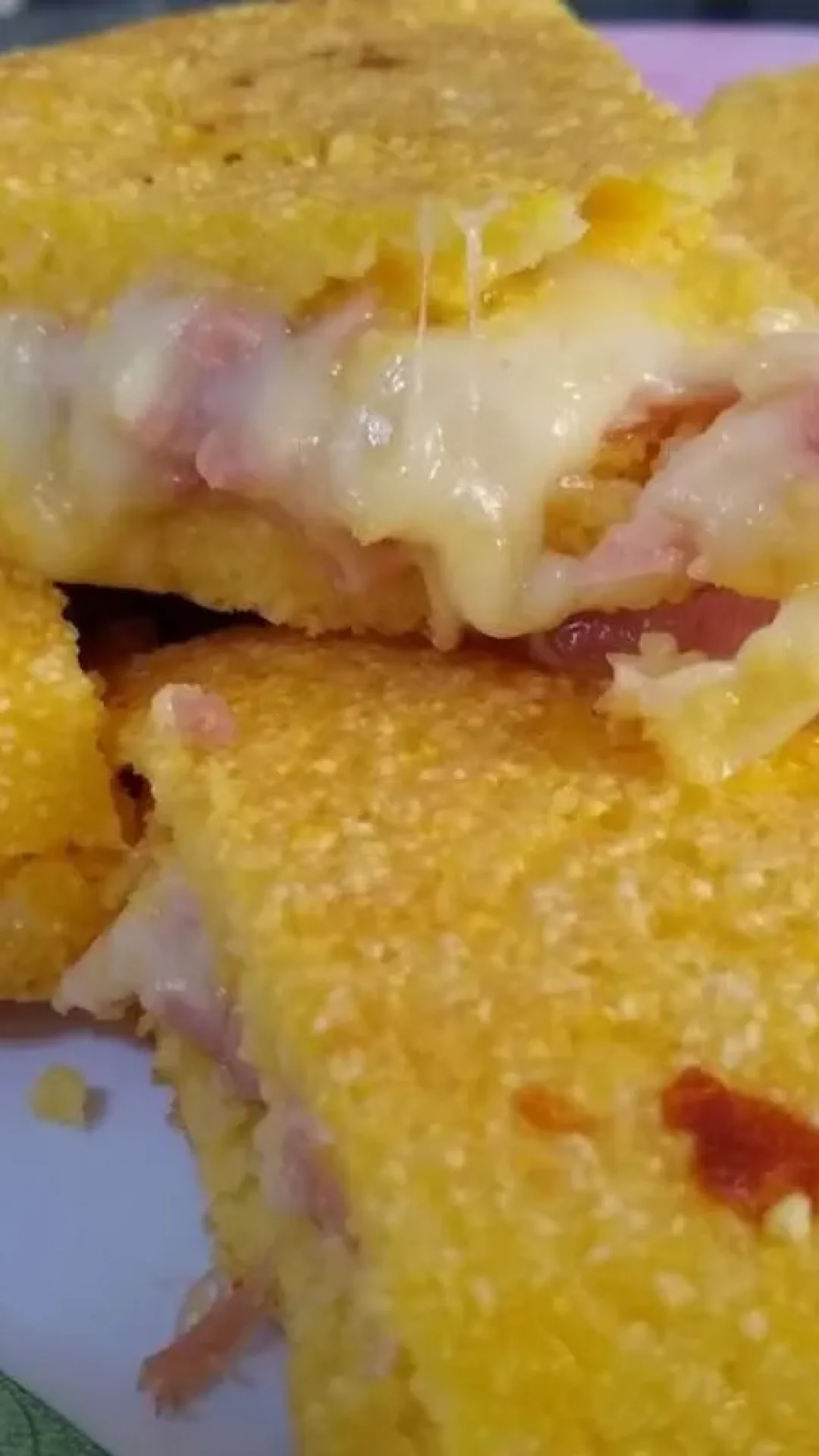 Cuscuz de frigideira recheado: serve bem você e sua família em qualquer refeição