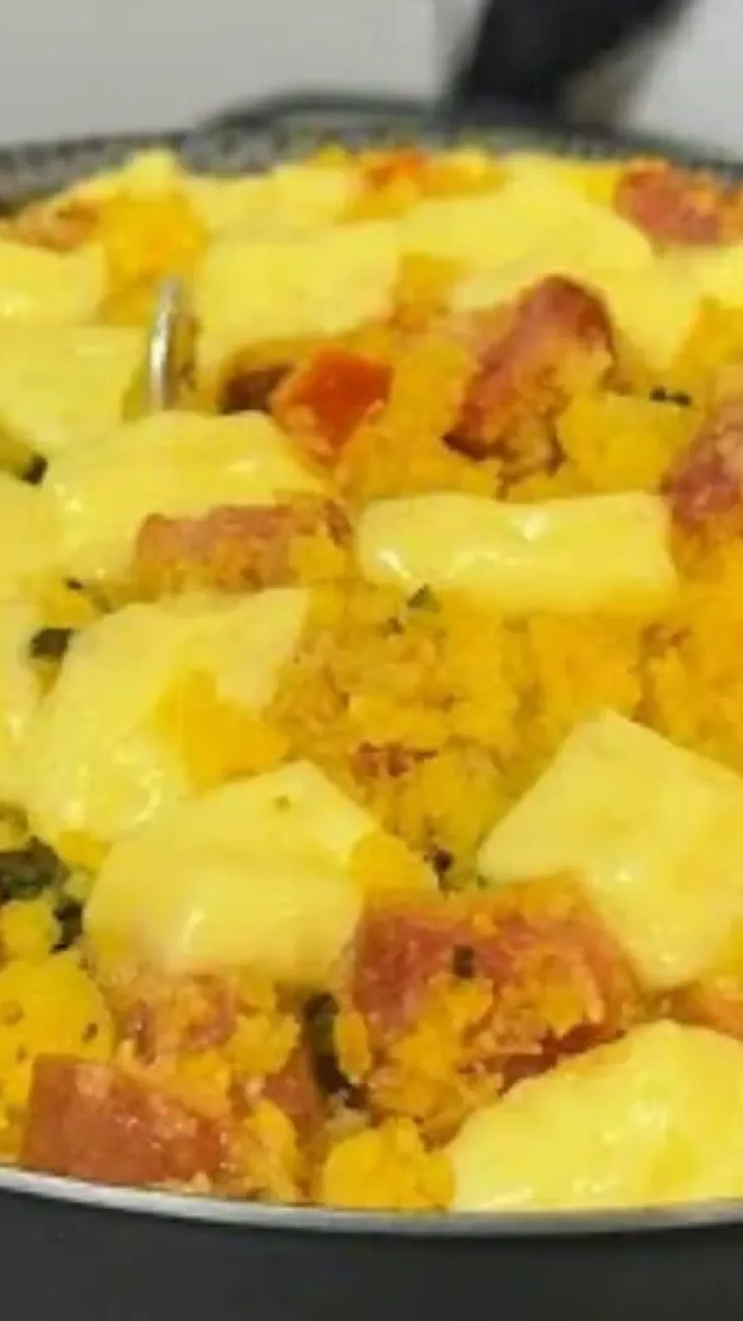 Cuscuz recheado molhadinho e simples, para um café da manhã completo e cheio de sabor