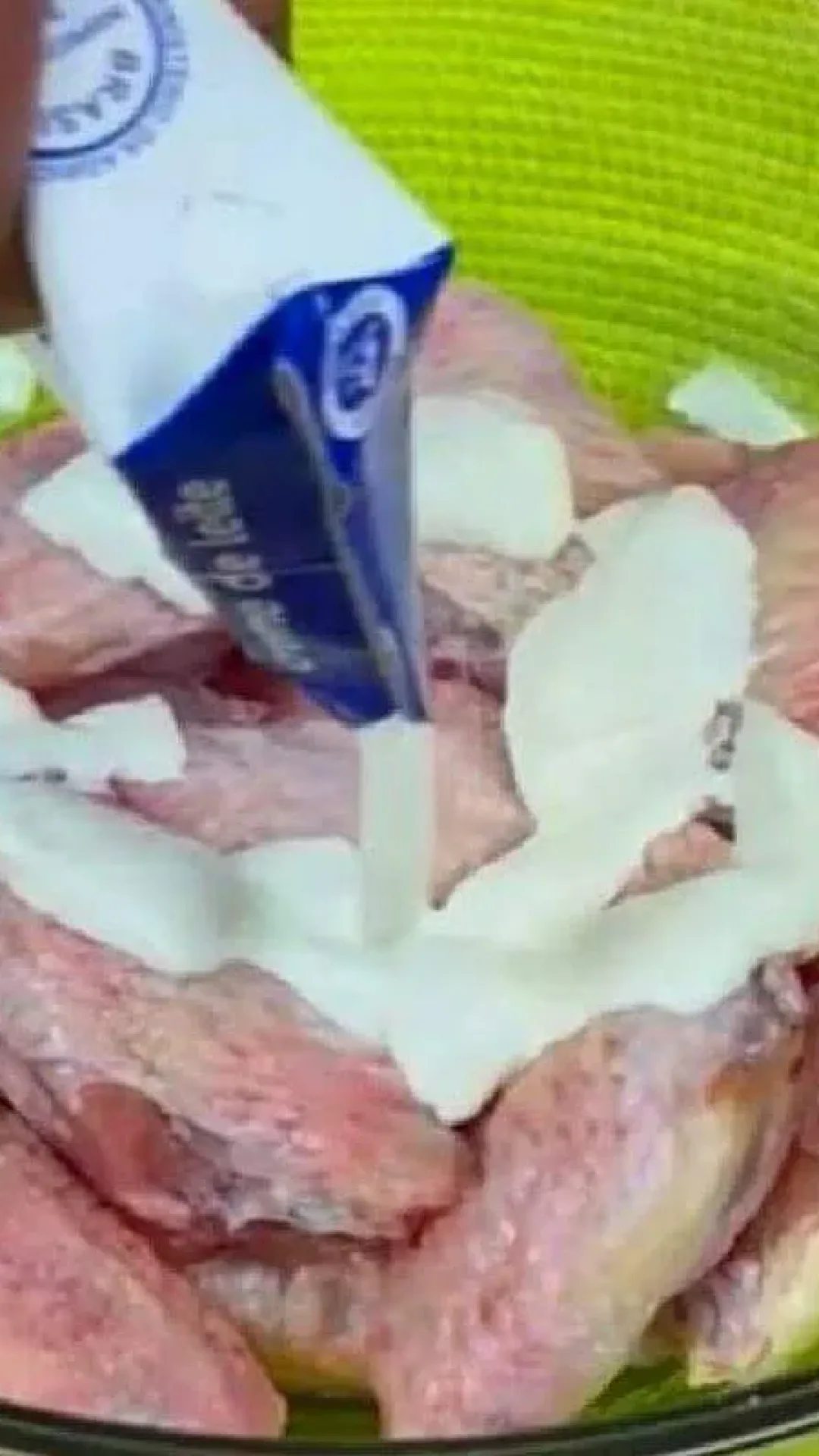 Depois que aprendi a misturar creme de leite no frango não faço esse prato de outro jeito