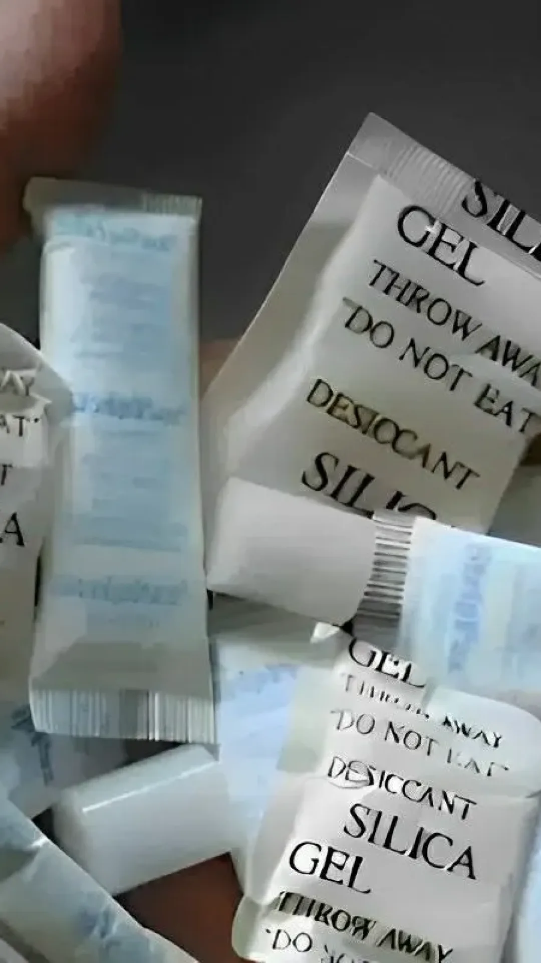Depois que aprendi todas as utilidades do saco de sílica em gel nunca mais joguei fora
