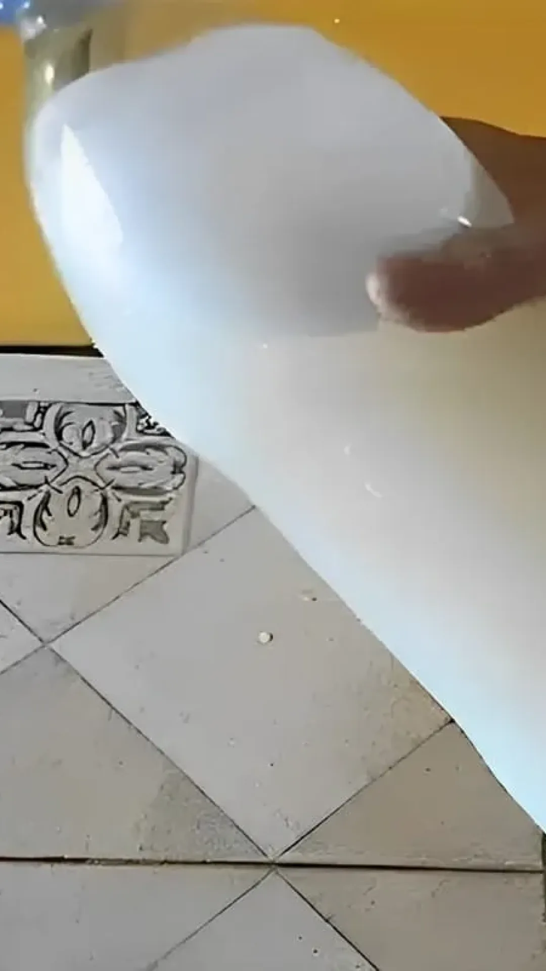 Descobri como fazer limpa pisos caseiro que desencardiu minha garagem rapidinho
