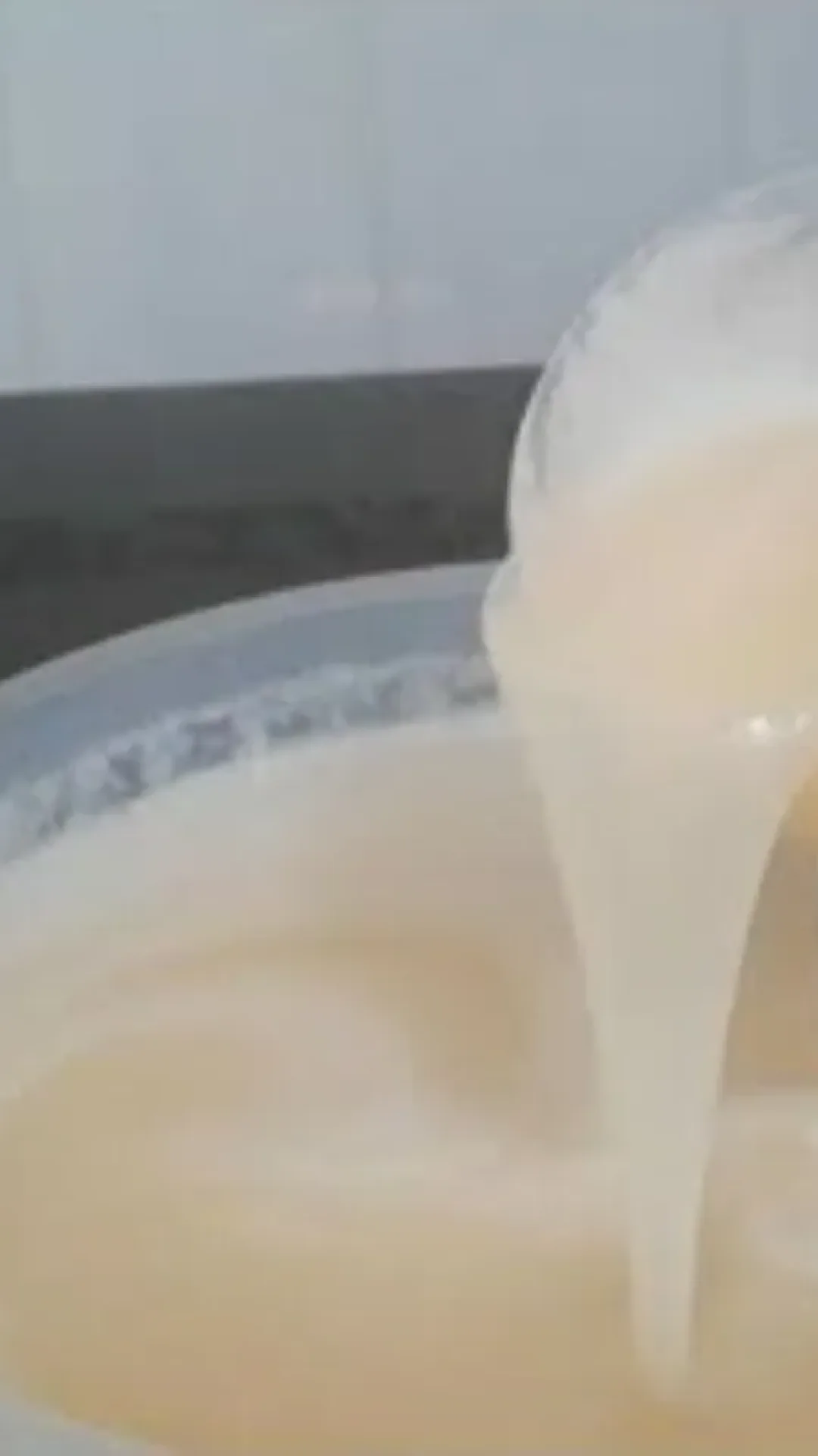 Detergente caseiro 2 em 1: limpa louça e dá brilho no alumínio, sem usar soda cáustica