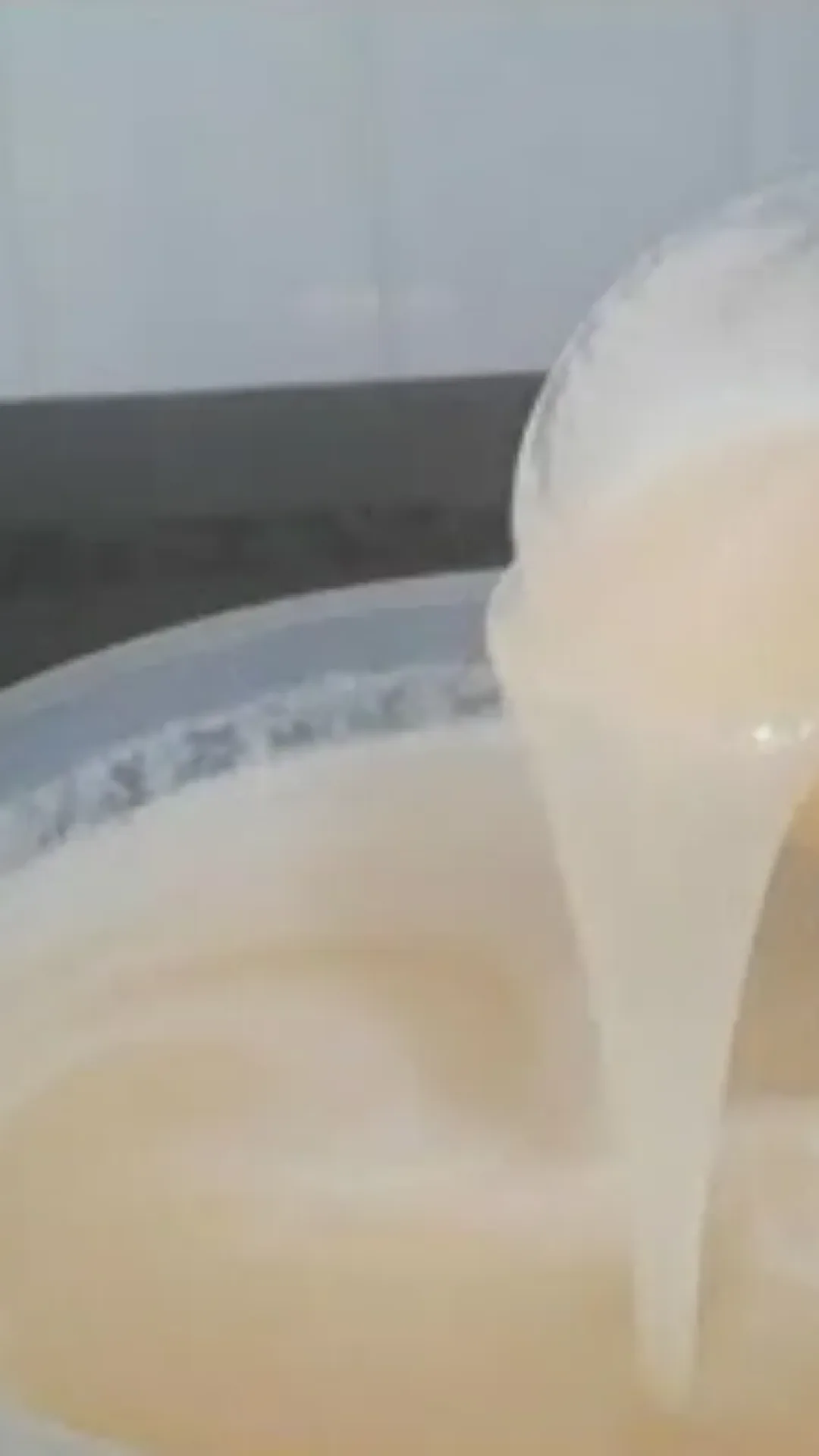 Detergente caseiro 2 em 1 que lava a louça e deixa o alumínio brilhando sem usar soda