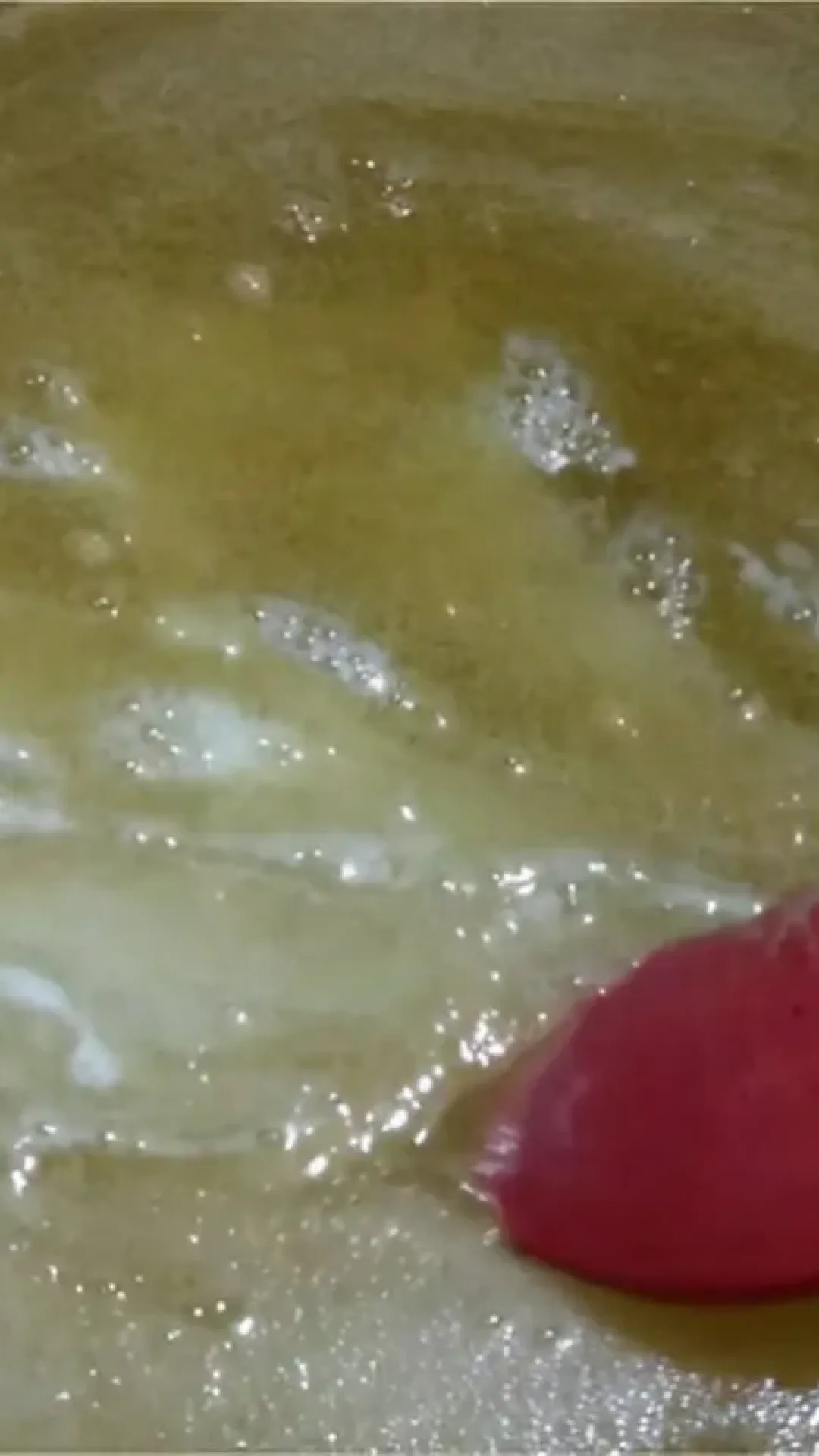 Detergente caseiro feito com apenas 3 ingredientes limpa e desengordura sem esforço