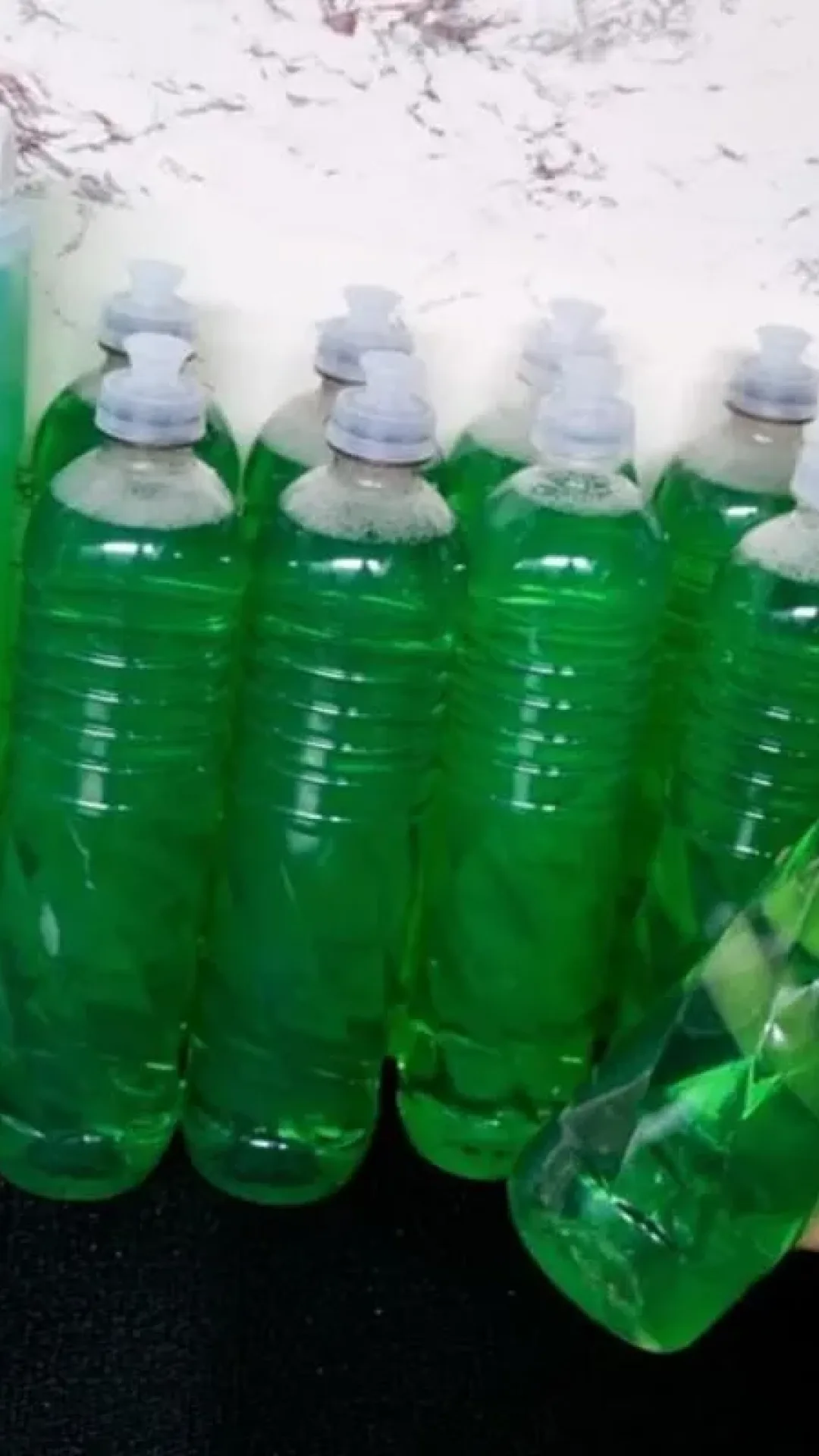 Detergente caseiro turbinado, que rende até 10 litros e não leva soda, uma solução econômica eficiente