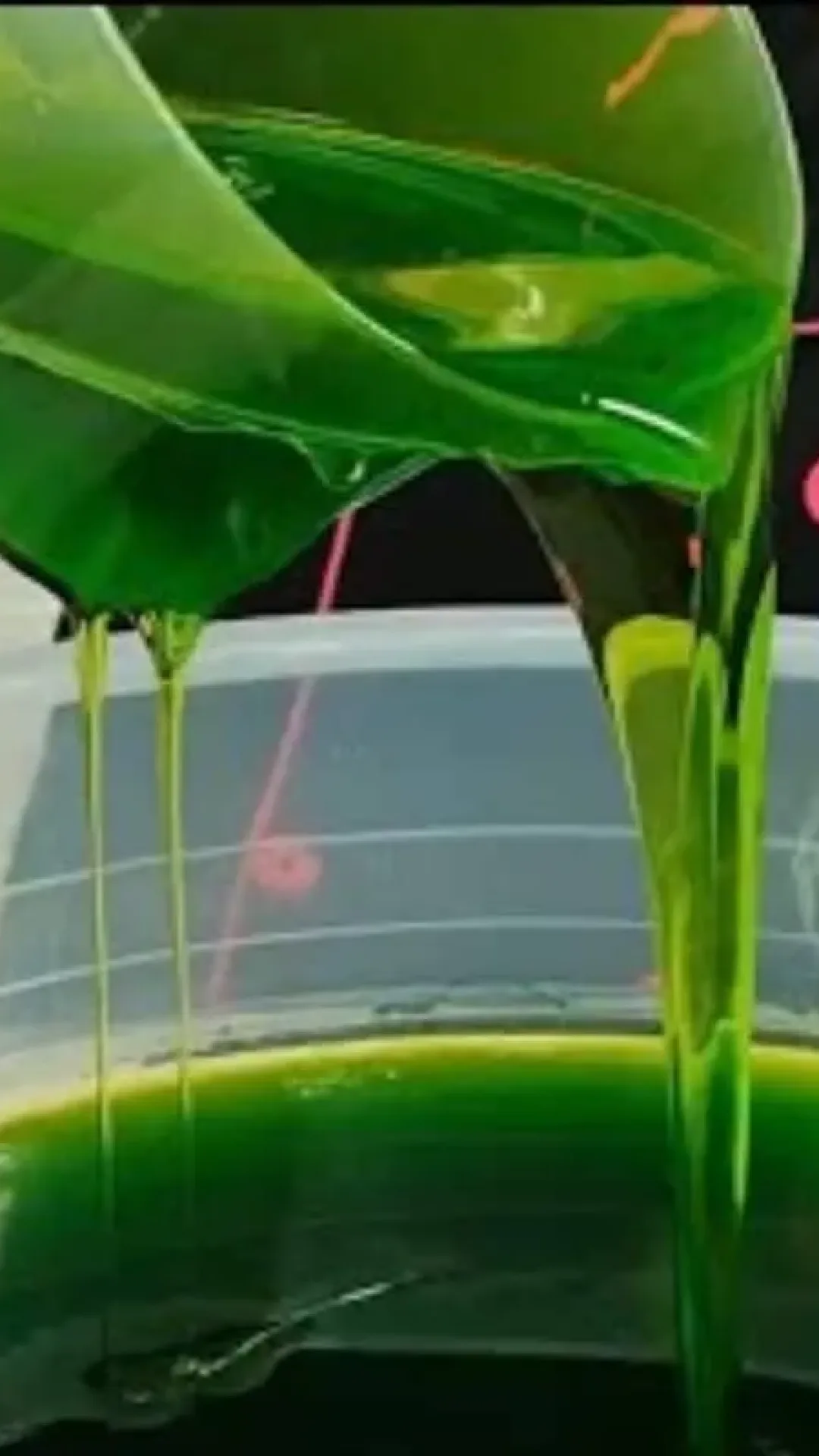 Detergente de limão caseiro que desengordura, limpa tudo e rende 7 litros de um produto potente