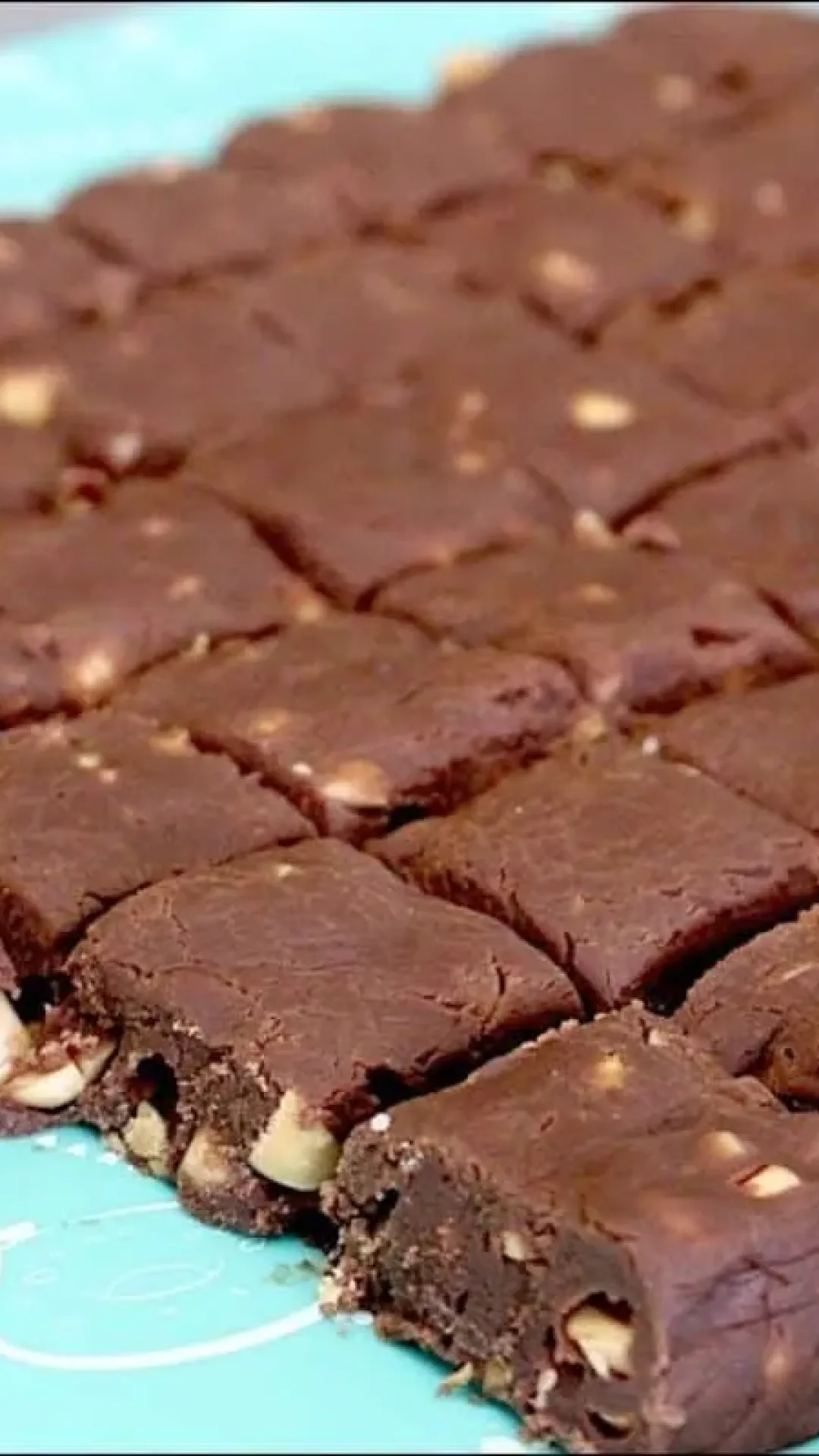 Docinho de chocolate com amendoim e super macio que desmancha na boca