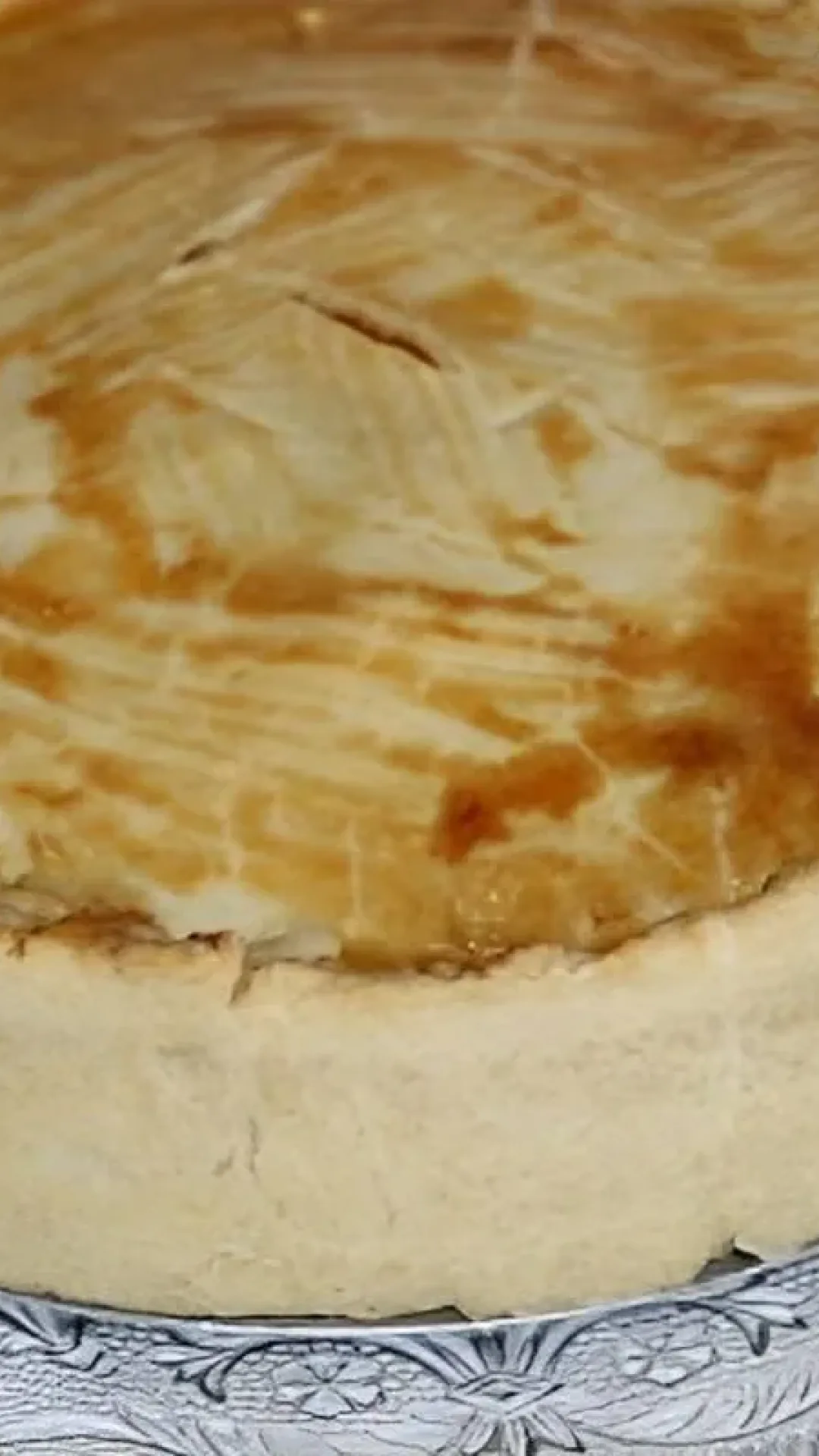 Empadão de frango com massa podre e recheio de frango cremoso uma delícia