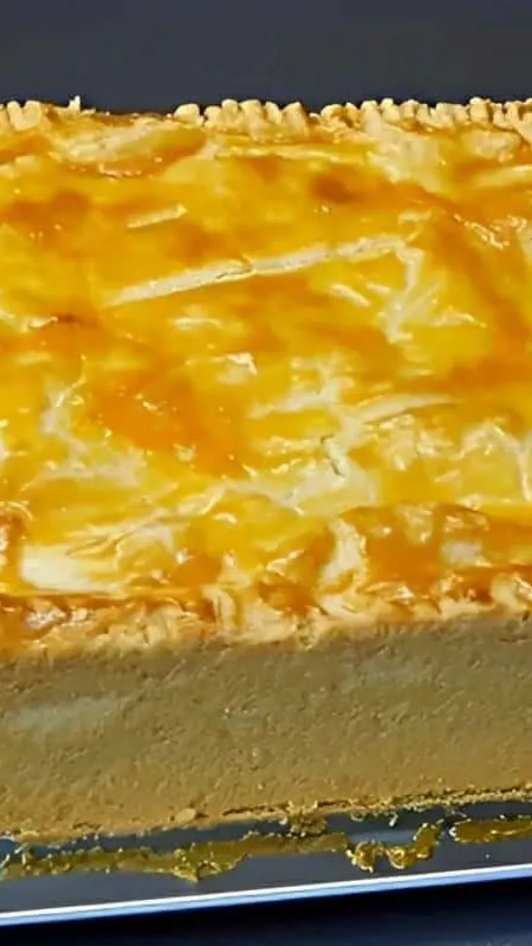 Empadão de frango simples e delicioso com massa que derrete na boca e recheio molhadinho