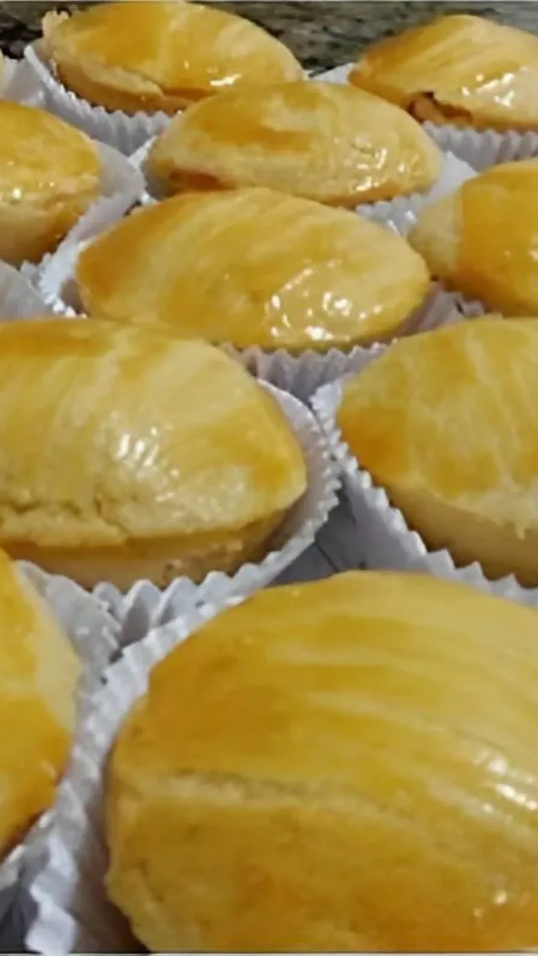 Empadinha de frango com massa que derrete na boca e recheio bem úmido e saboroso