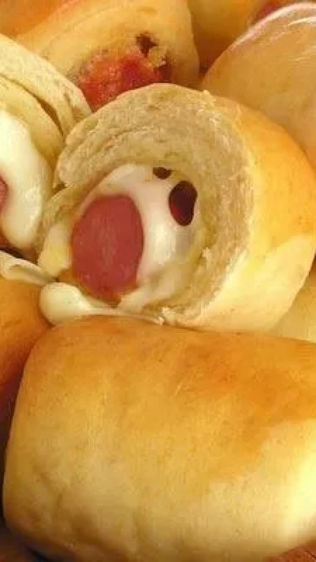 Enroladinho de Salsicha com Queijo