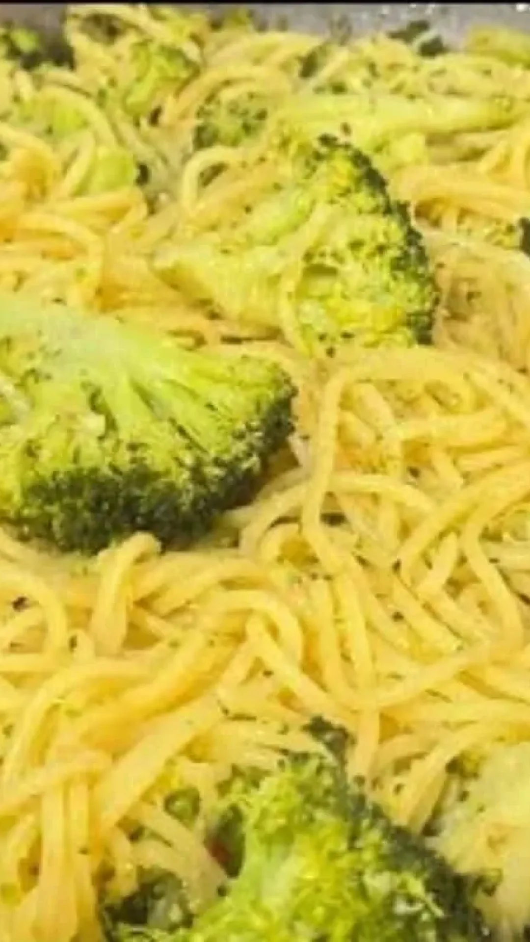 Espaguete ao alho e óleo com aquele douradinho perfeito e sabor marcante do alho frito