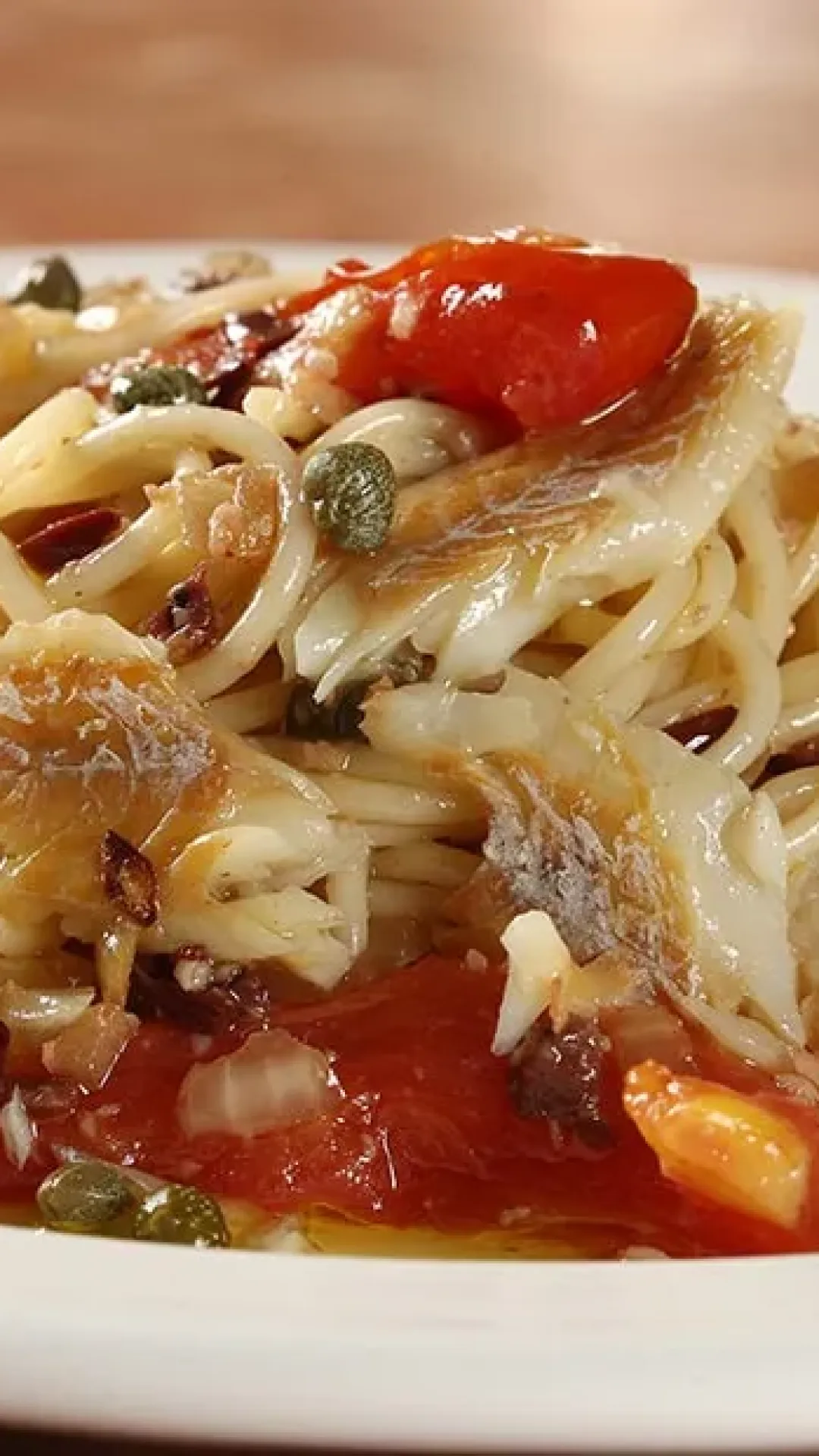 Espaguete com Molho de Bacalhau