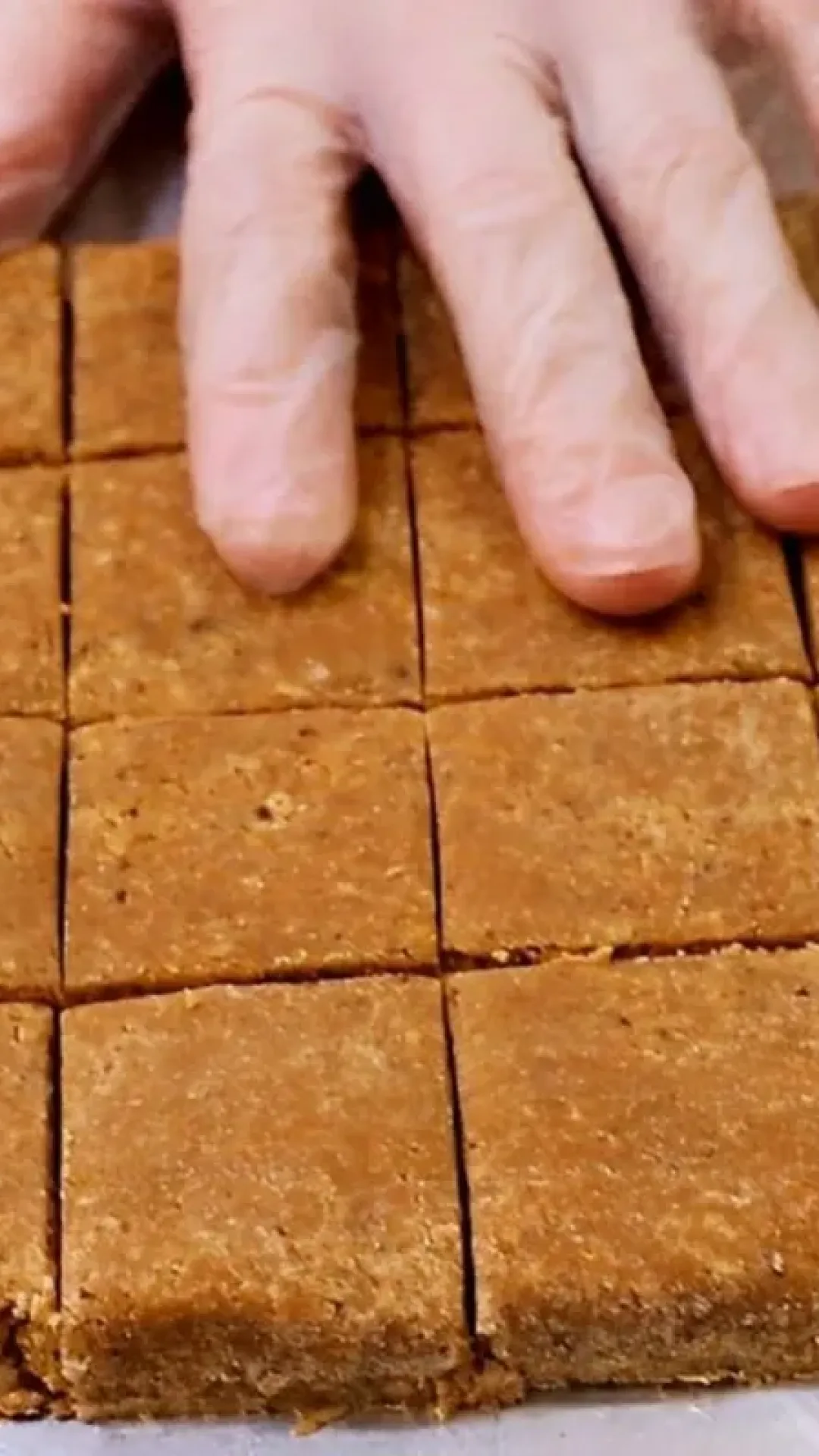 Essa é a melhor paçoca caseira para festa junina feita com amendoim e leite condensado