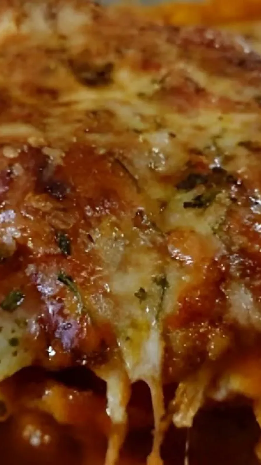 Esse é o melhor bife à parmegiana de 2023 feito com empanamento fácil e um molho de dar água na boca