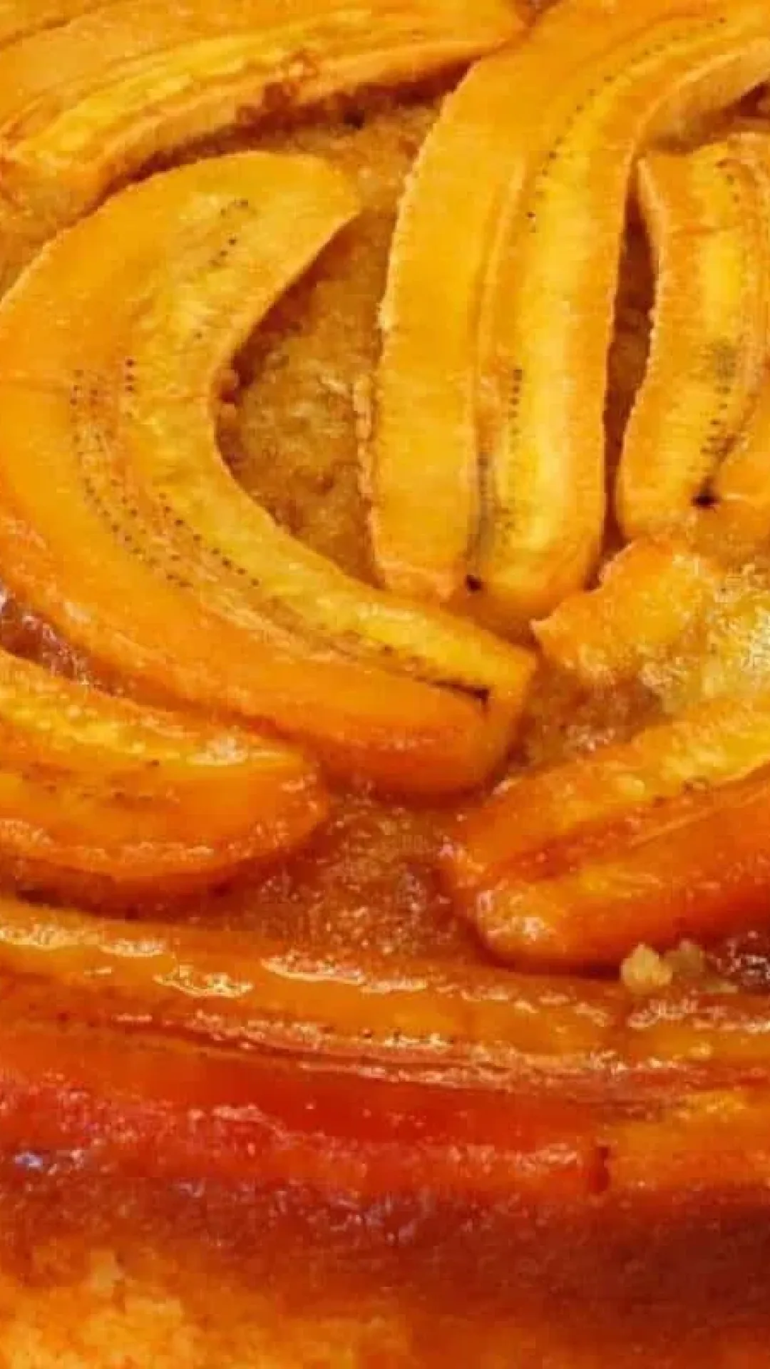 Esse é o melhor bolo de banana caramelizado que eu já comi, super molhadinho e macio