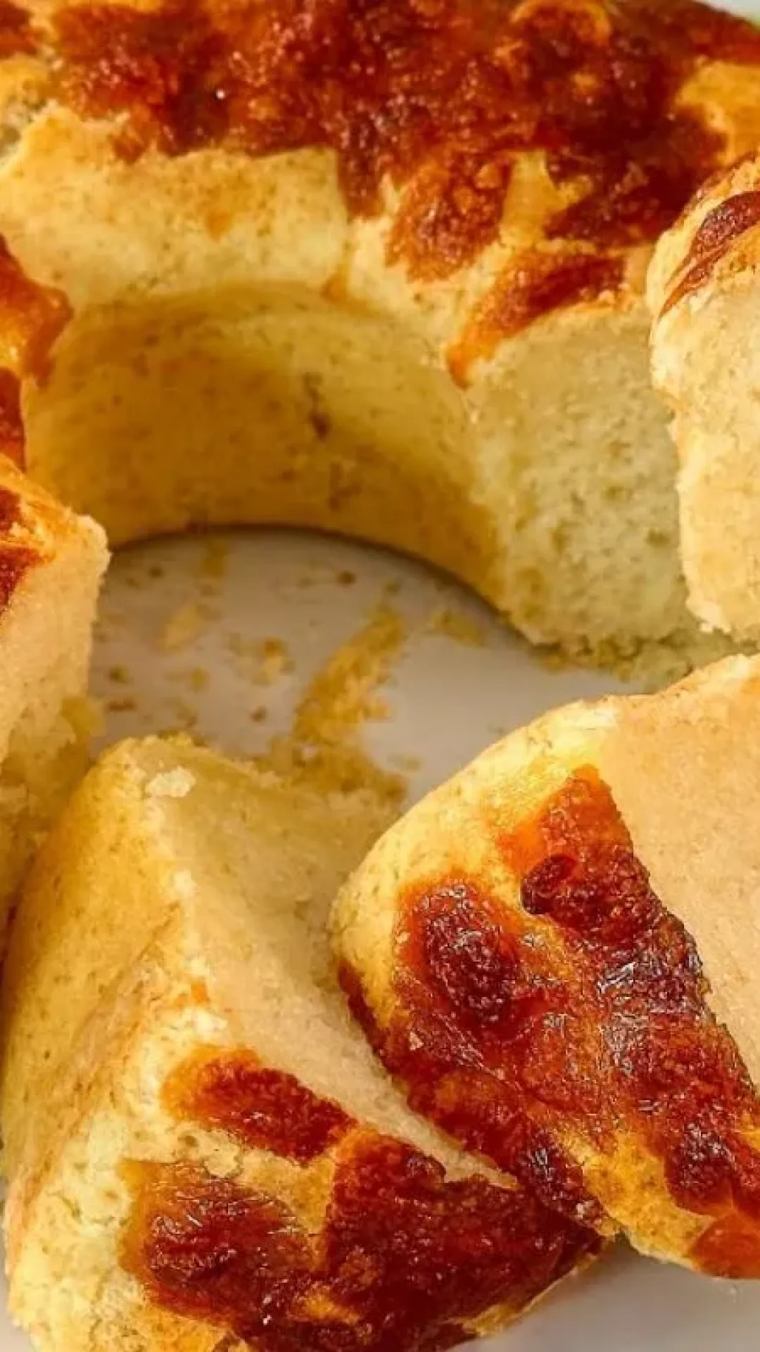 Esse é o melhor bolo pão de queijo que você vai comer neste fim de semana