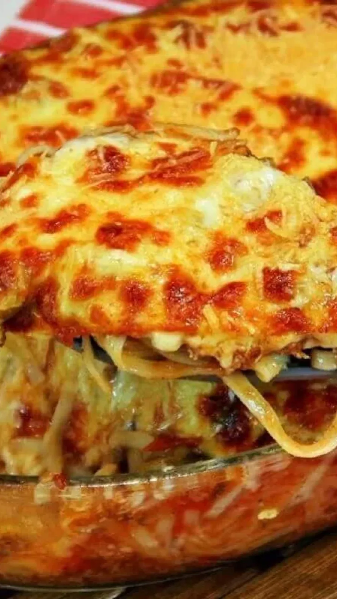 Esse macarrão cremoso de forno fica tão gostoso que sua família vai te pedir toda semana