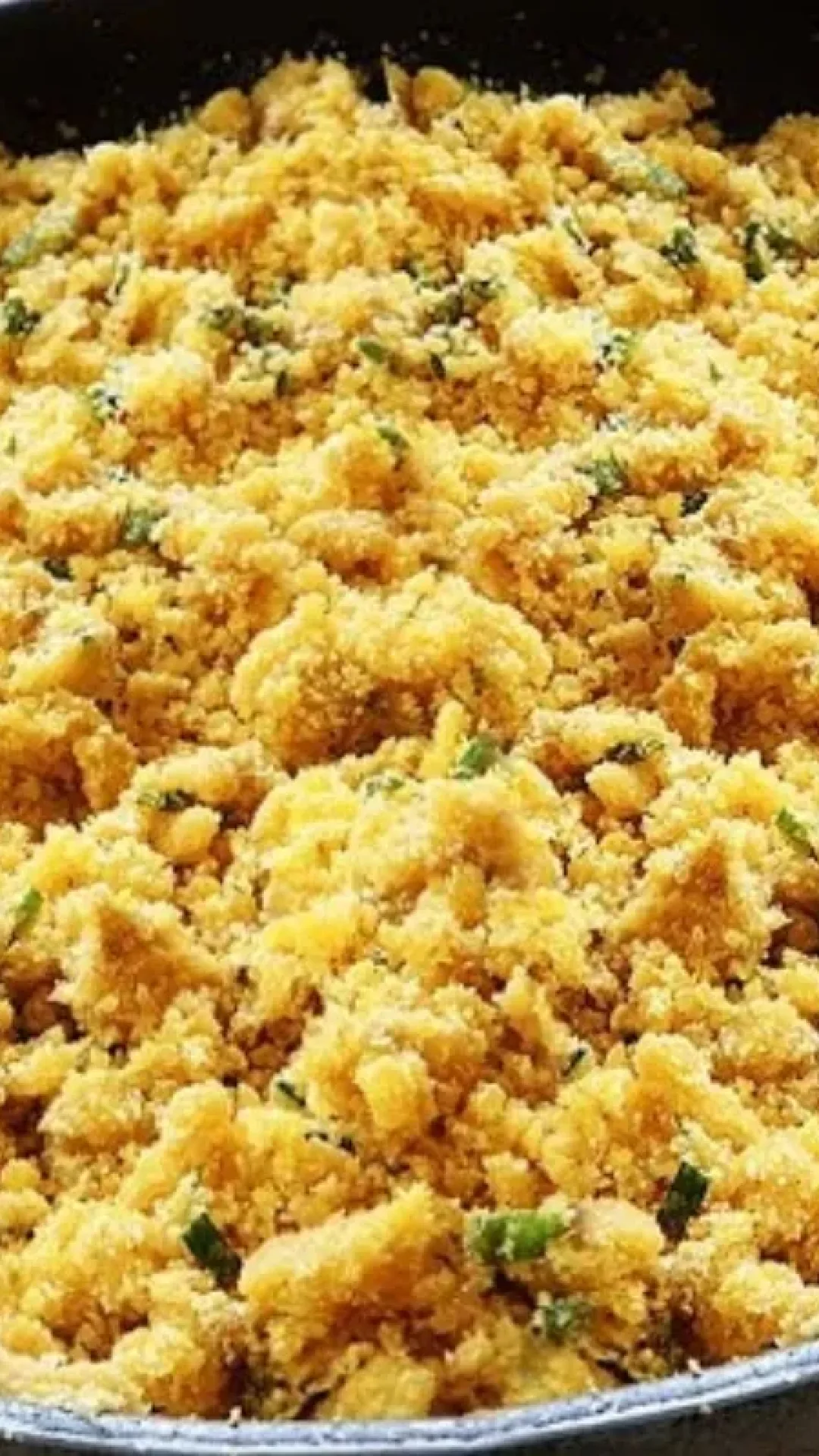 Farofa de banana completa e molhadinha para acompanhar seu almoço de família