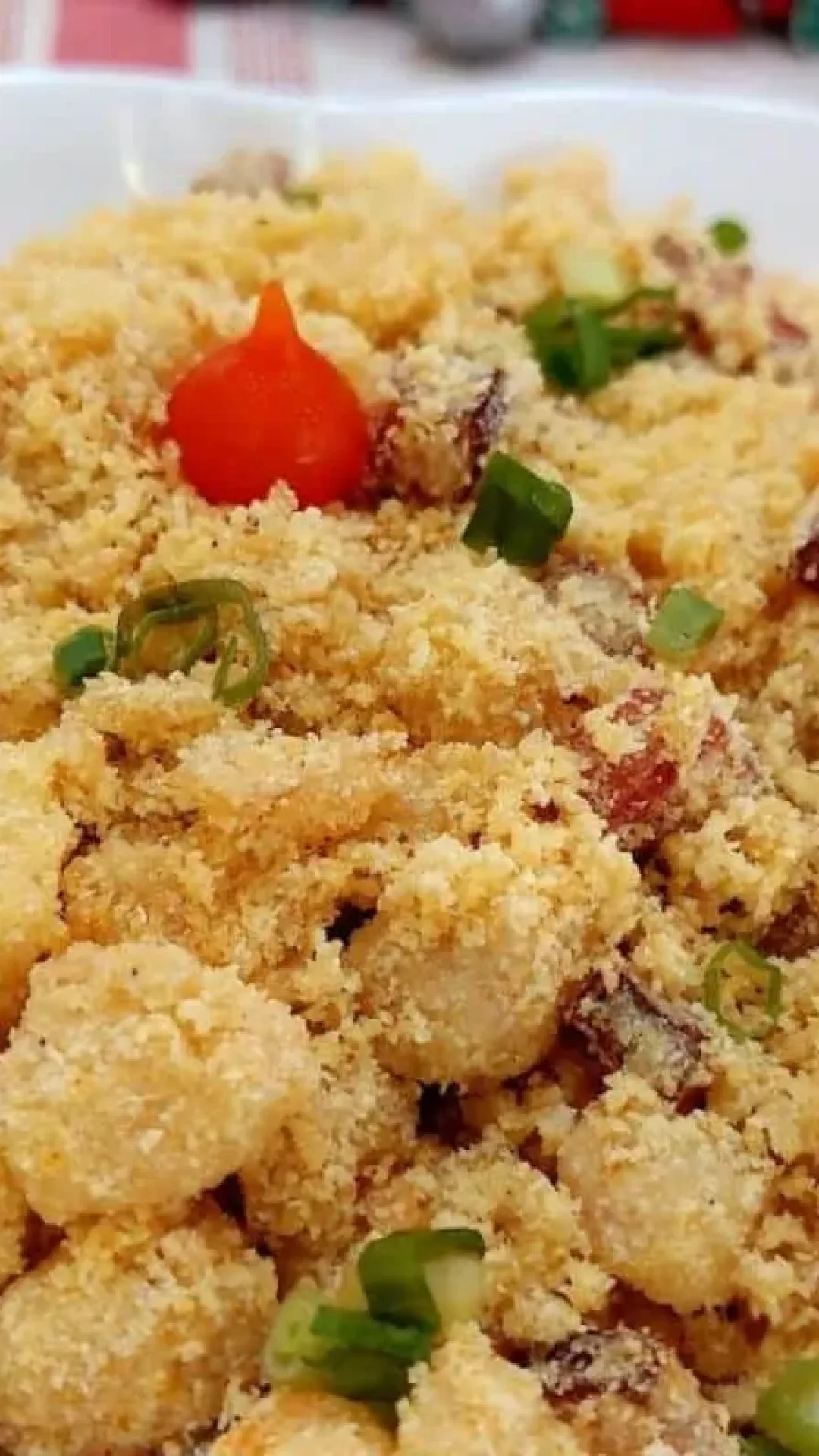Farofa prática de abacaxi com bacon que é o acompanhamento ideal para carnes assadas e churrasco