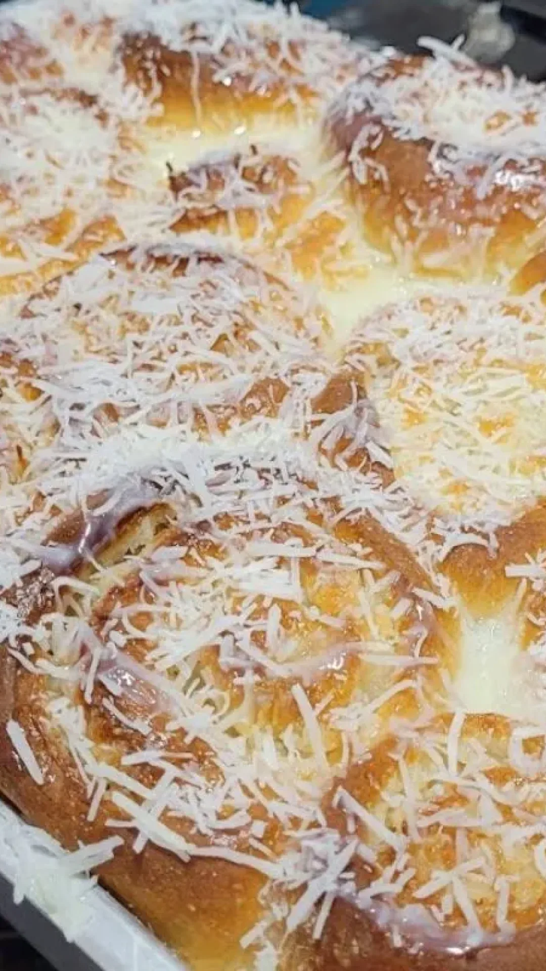 Fatias húngaras extremamente macias e molhadinhas, com muito coco, uma delícia