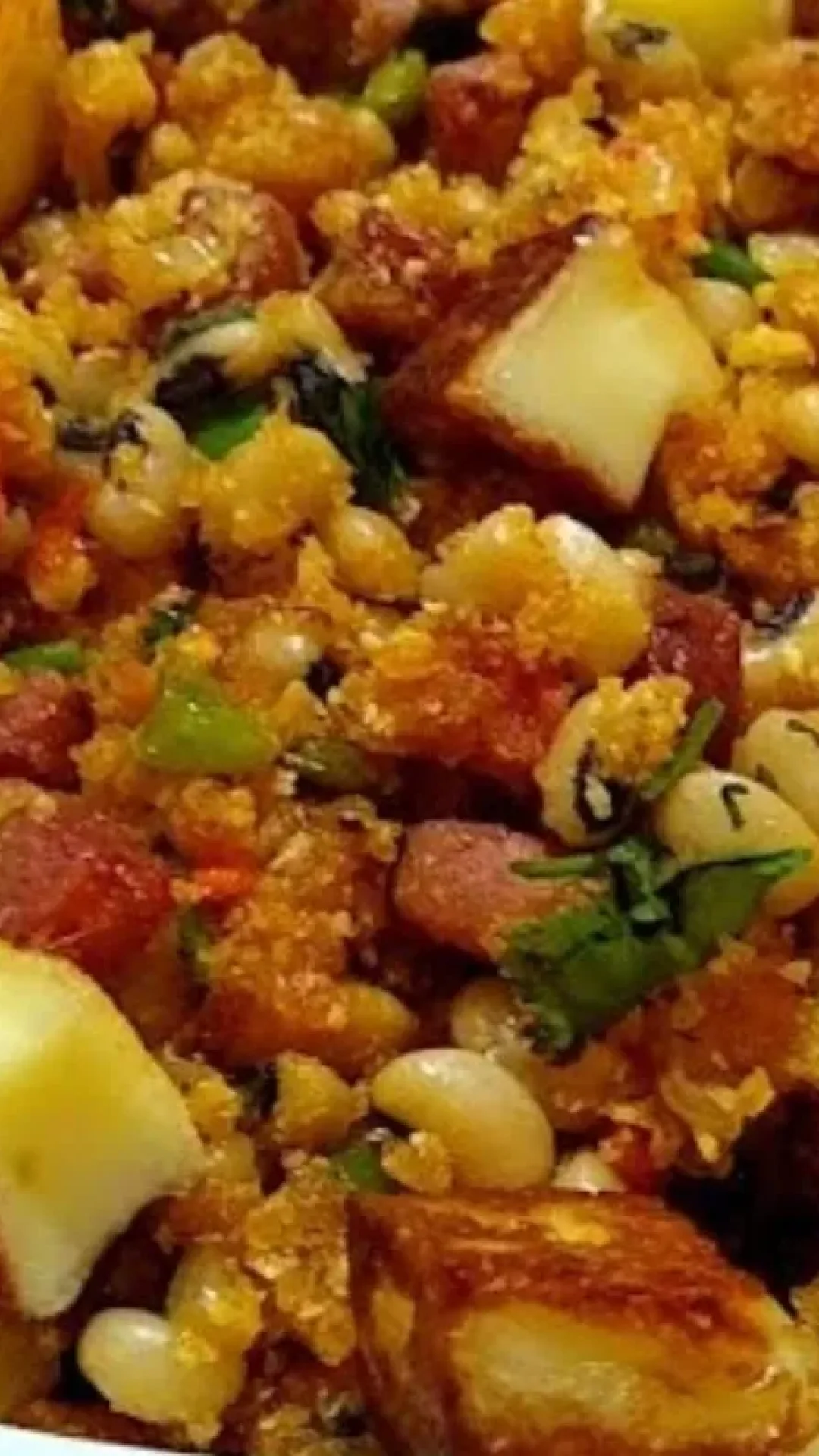 Feijão tropeiro completo e saboroso igual de restaurante mineiro
