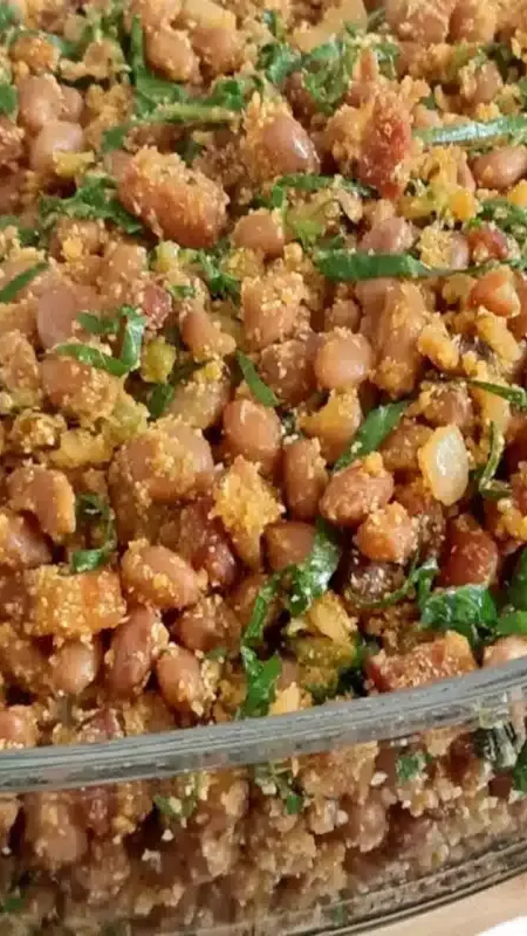 Feijão tropeiro completo e saboroso igualzinho de restaurante mineiro