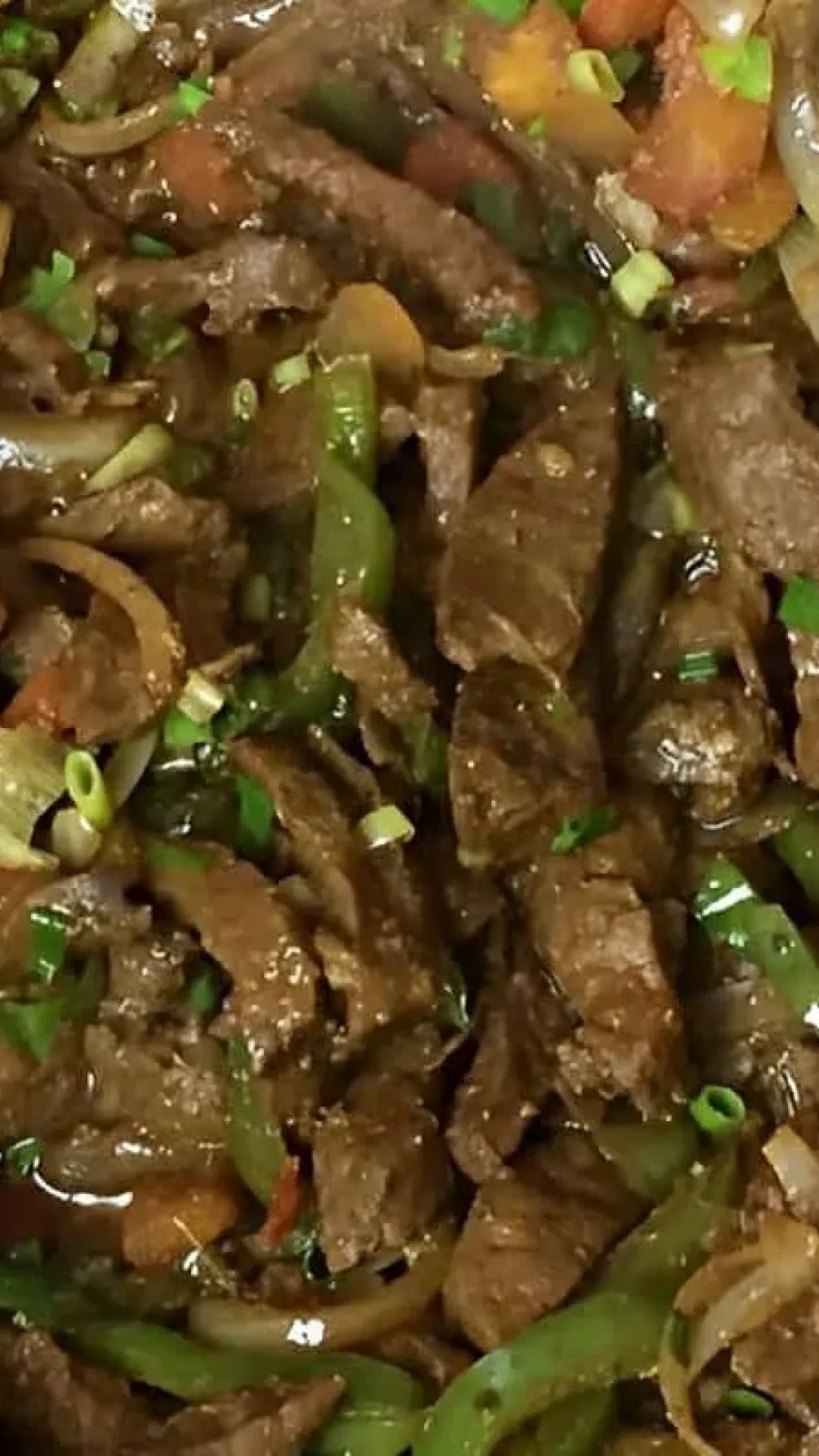 Fígado bovino macio e suculento uma carne barata macia e muito saborosa