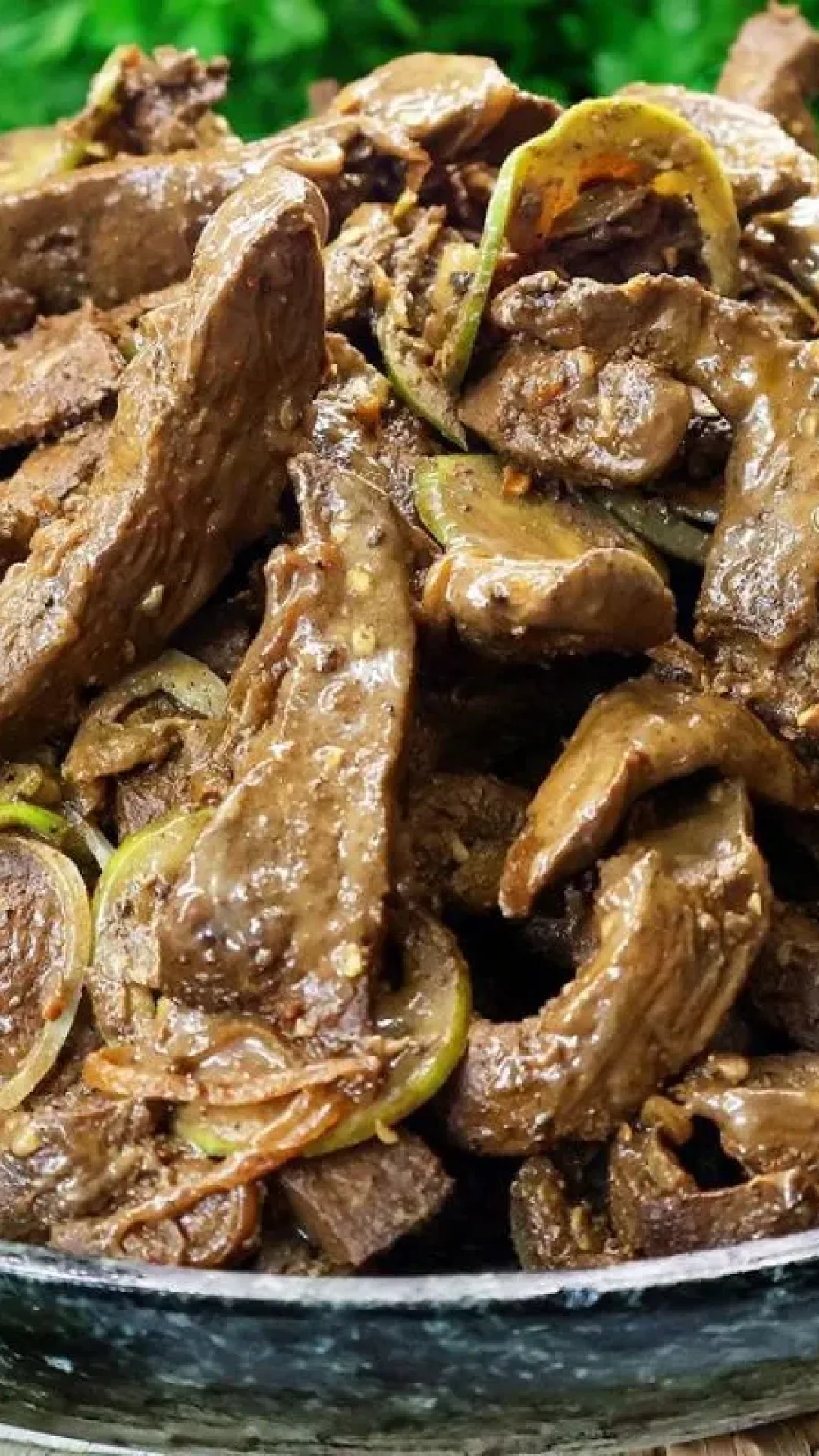 Fígado com jiló à moda mineira: um prato econômico e cheio de sabor para o seu almoço