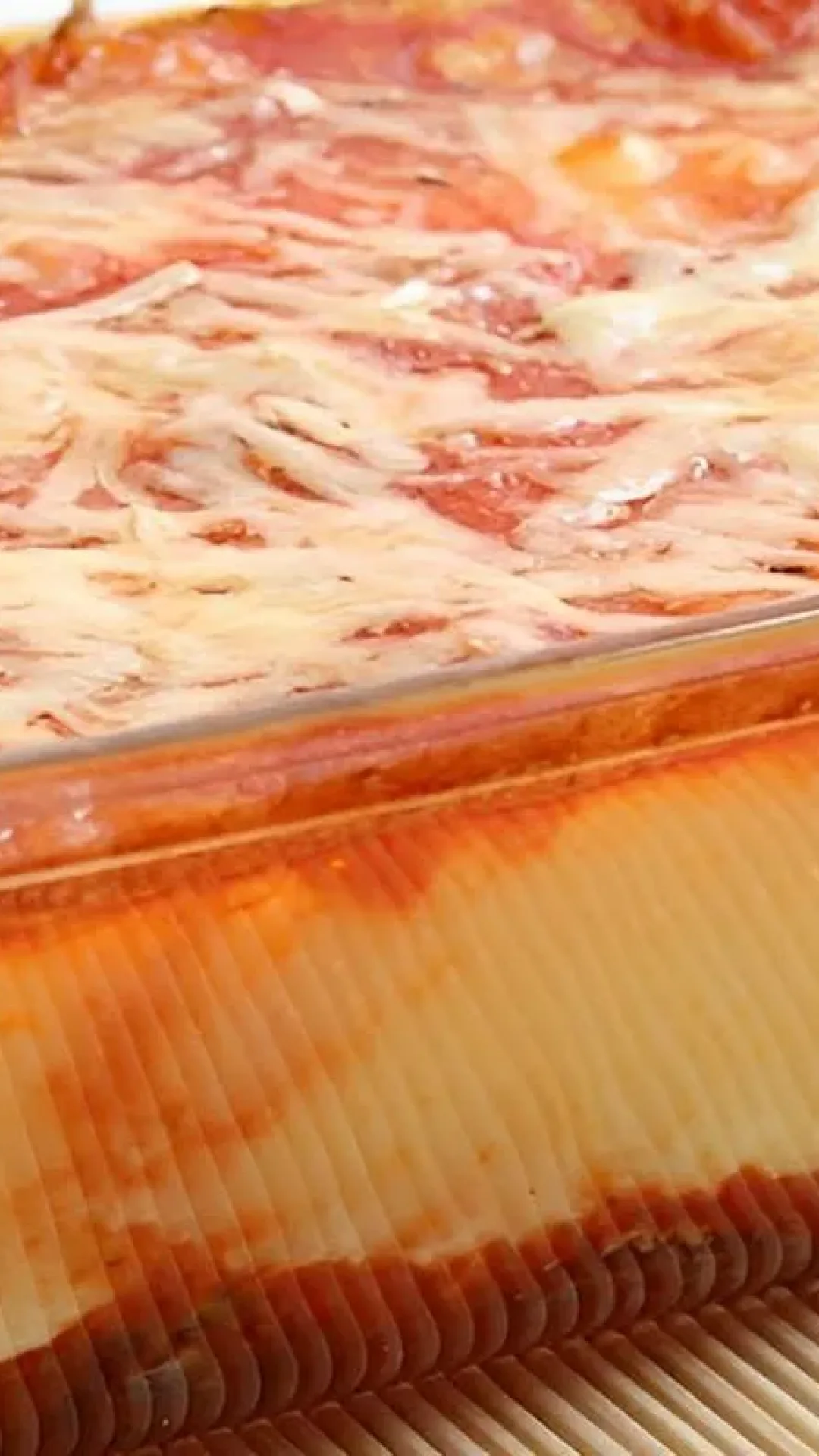 Filé de frango com purê de batatas ao forno uma refeição completa feita em uma única assadeira