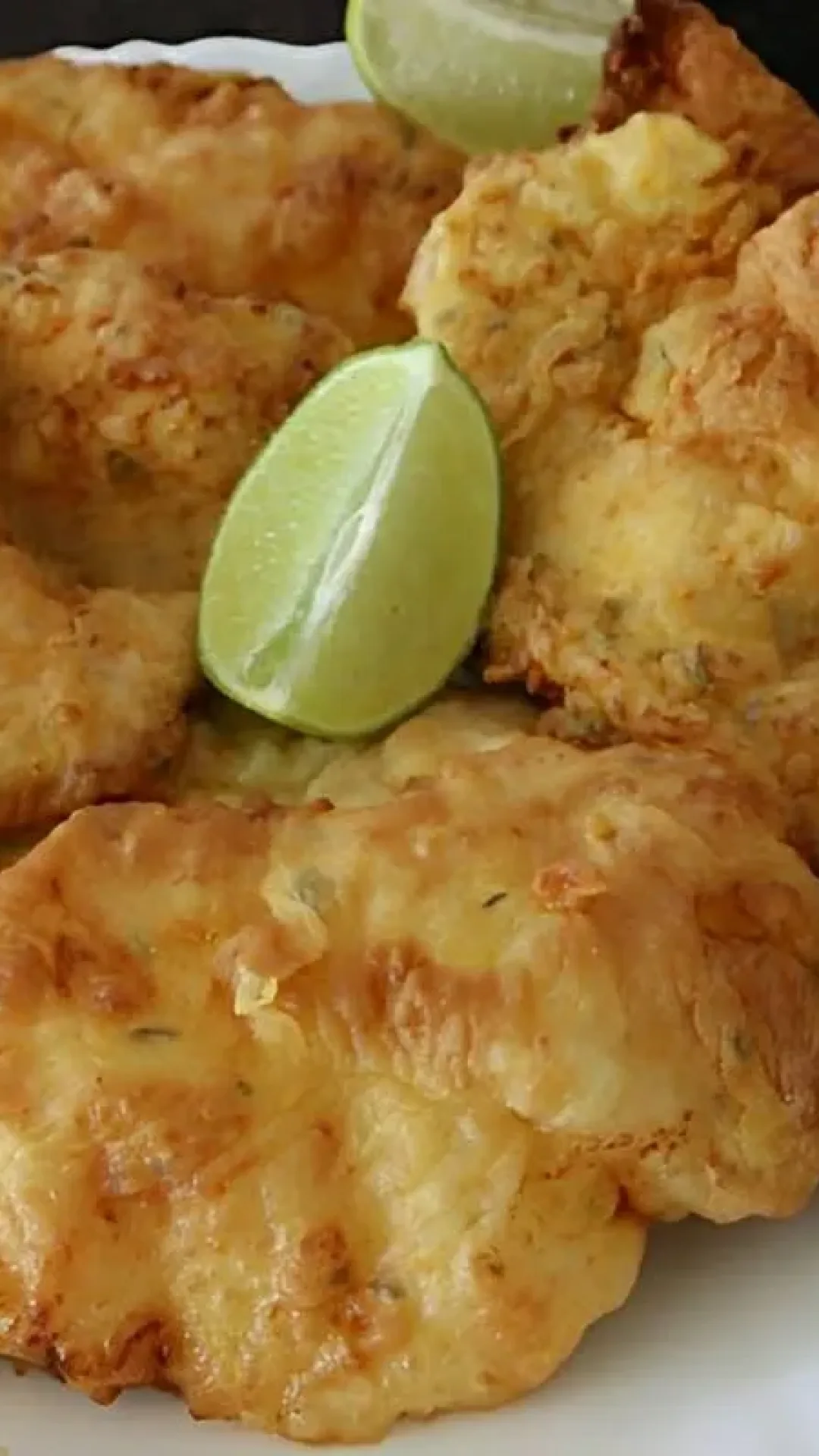 Filé de frango empanado utilizando apenas 1 ingrediente fica crocante e delicioso