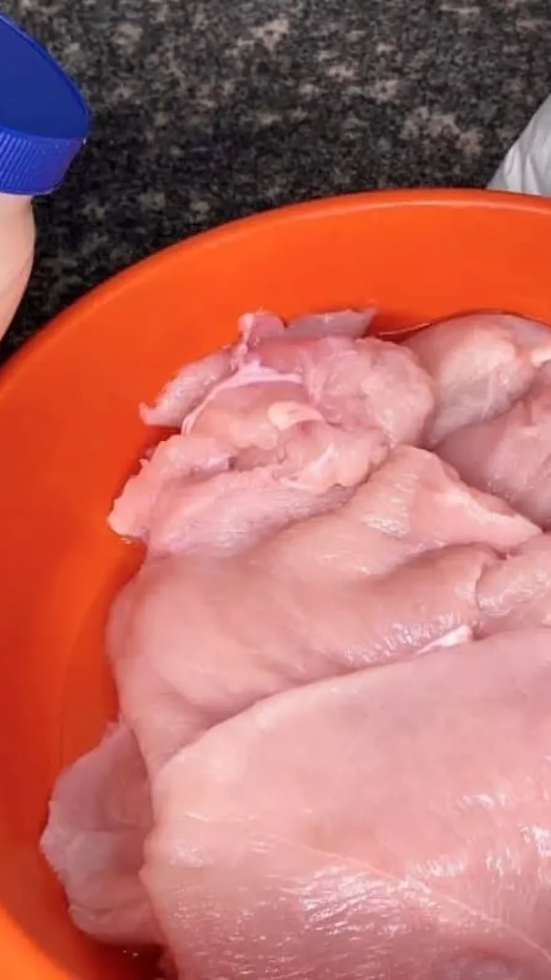 Filé de frango frito com um segredo sensacional para ficar crocante e sequinho