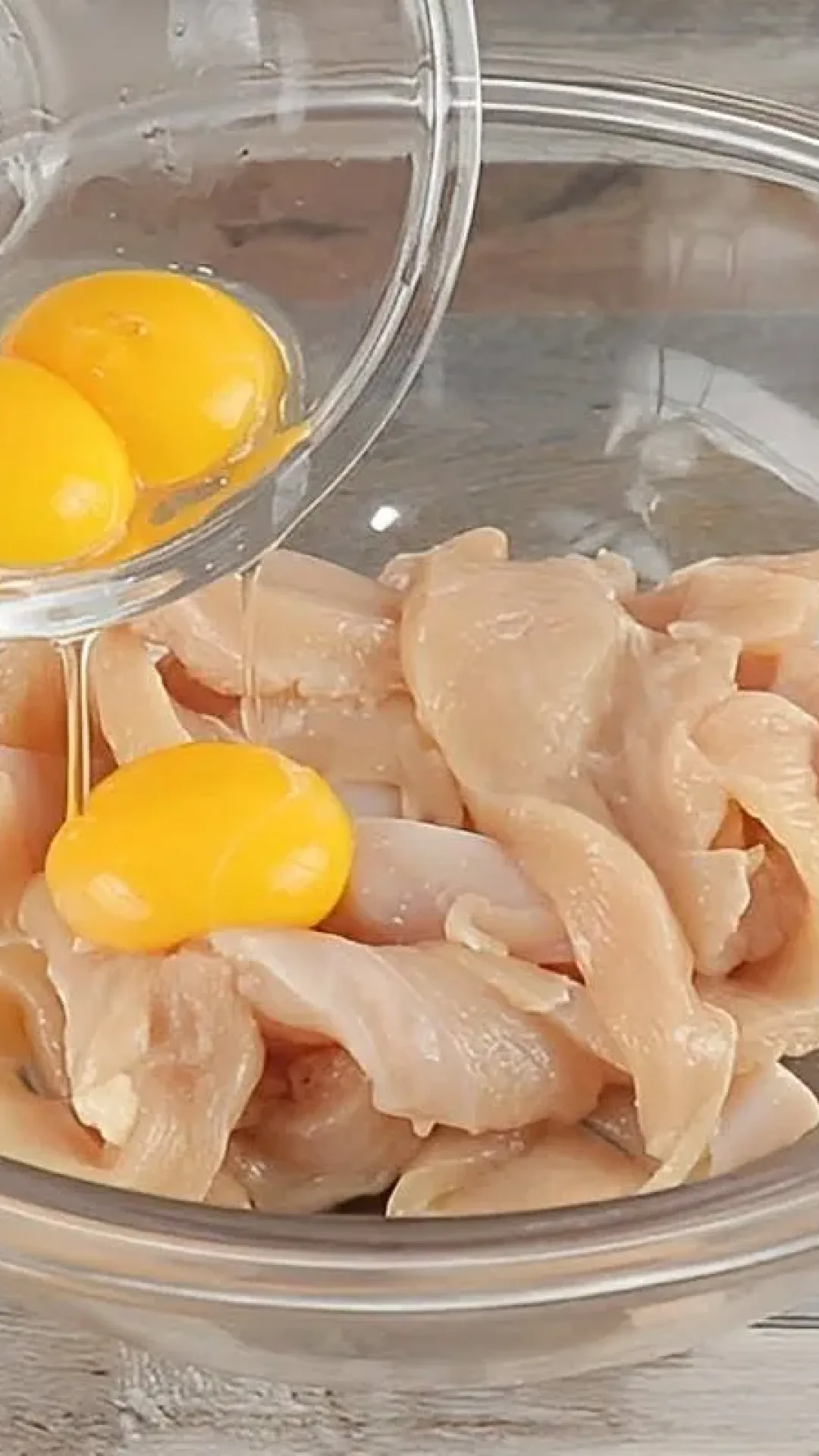 Filé de frango frito suculento e saboroso sem empanar ideal para servir no almoço ou jantar