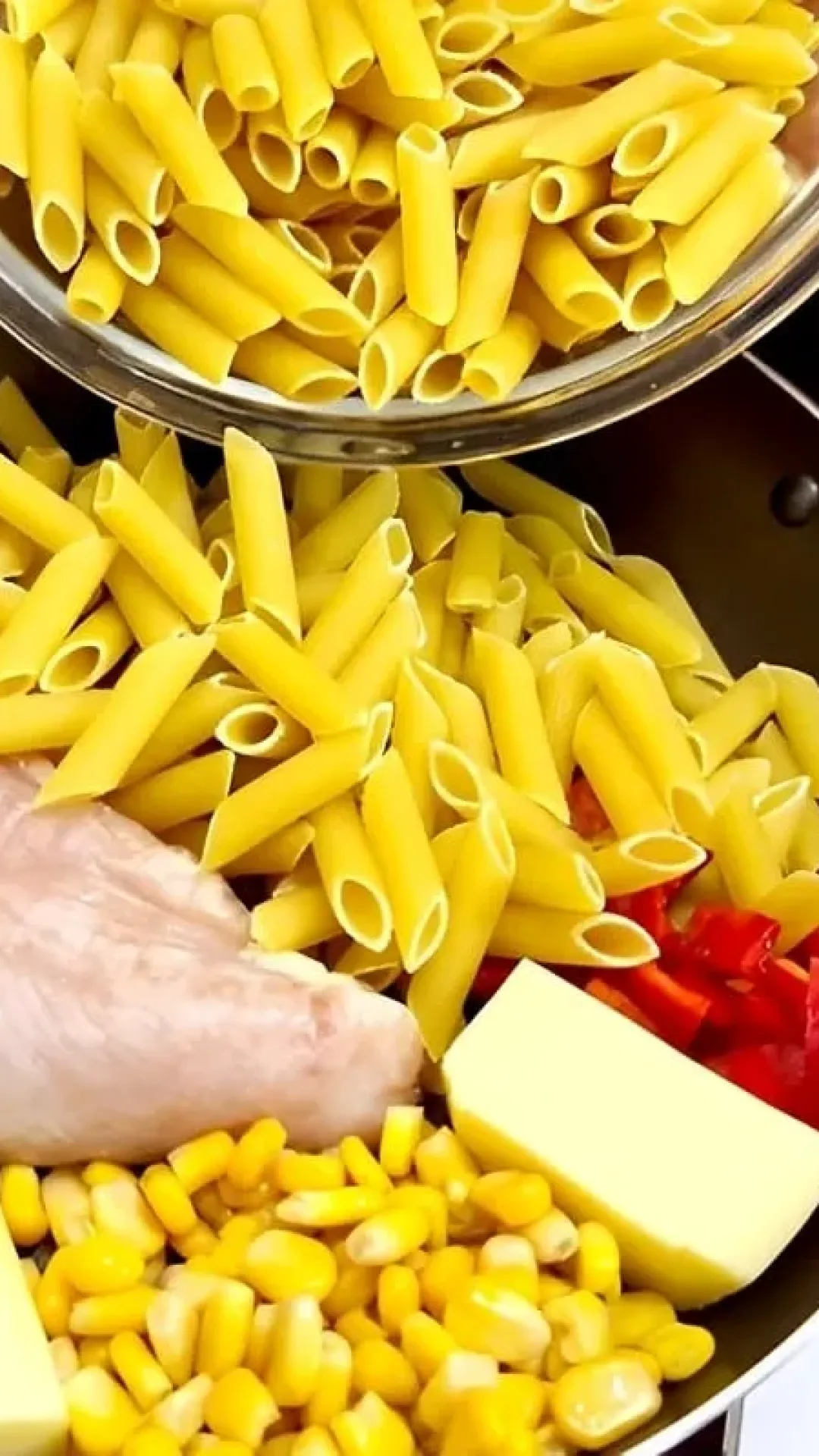 Fiz esse macarrão cremoso em uma panela só e a família toda adorou