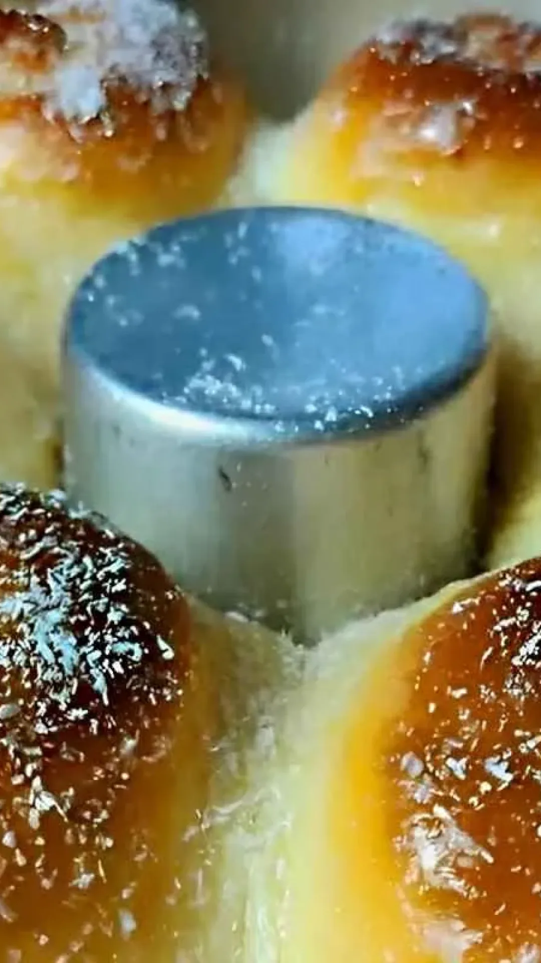 Fiz esse pão doce de leite condensado fofinho e delicioso usando apenas 4 ingredientes