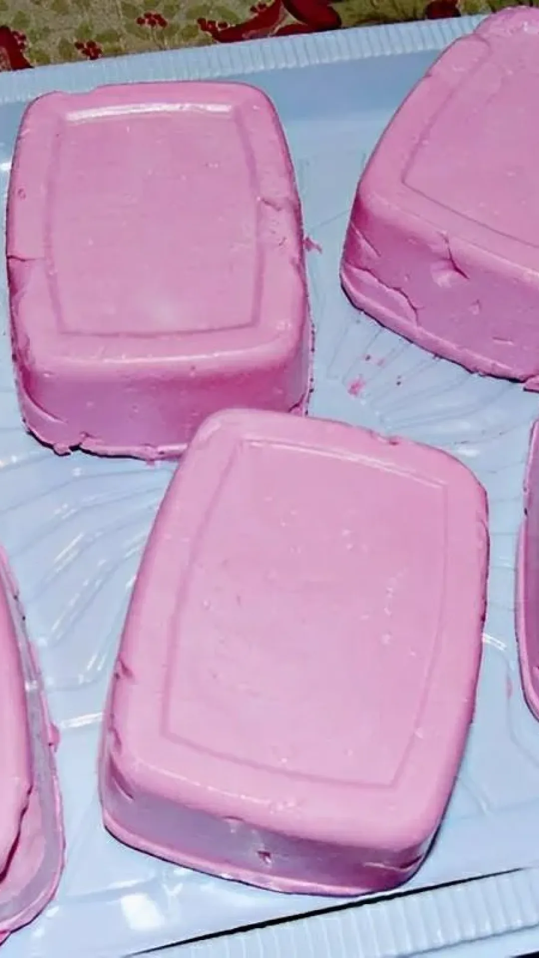 Fiz esse sabonete caseiro bem cheiroso com creme hidratante e toda a família aprovou