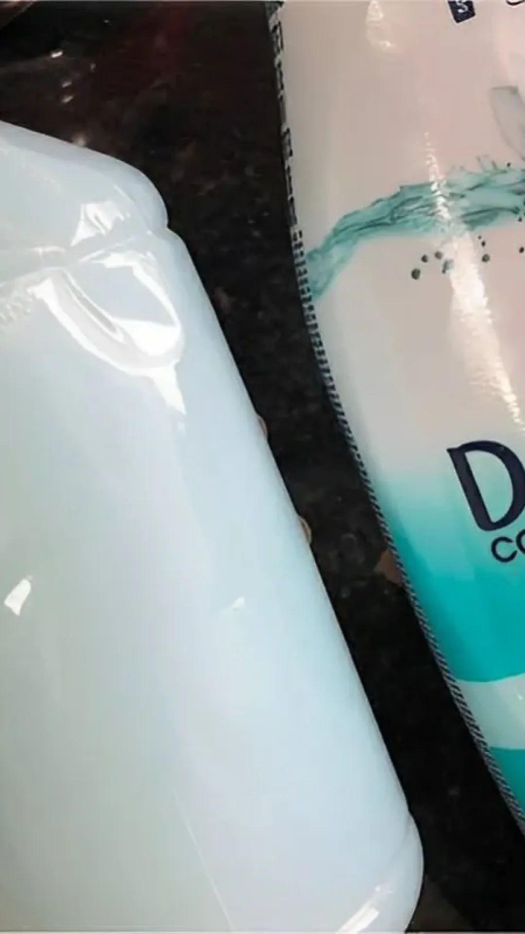 Fiz uma misturinha caseira para tecidos que limpou meus tapetes colchões e sofá