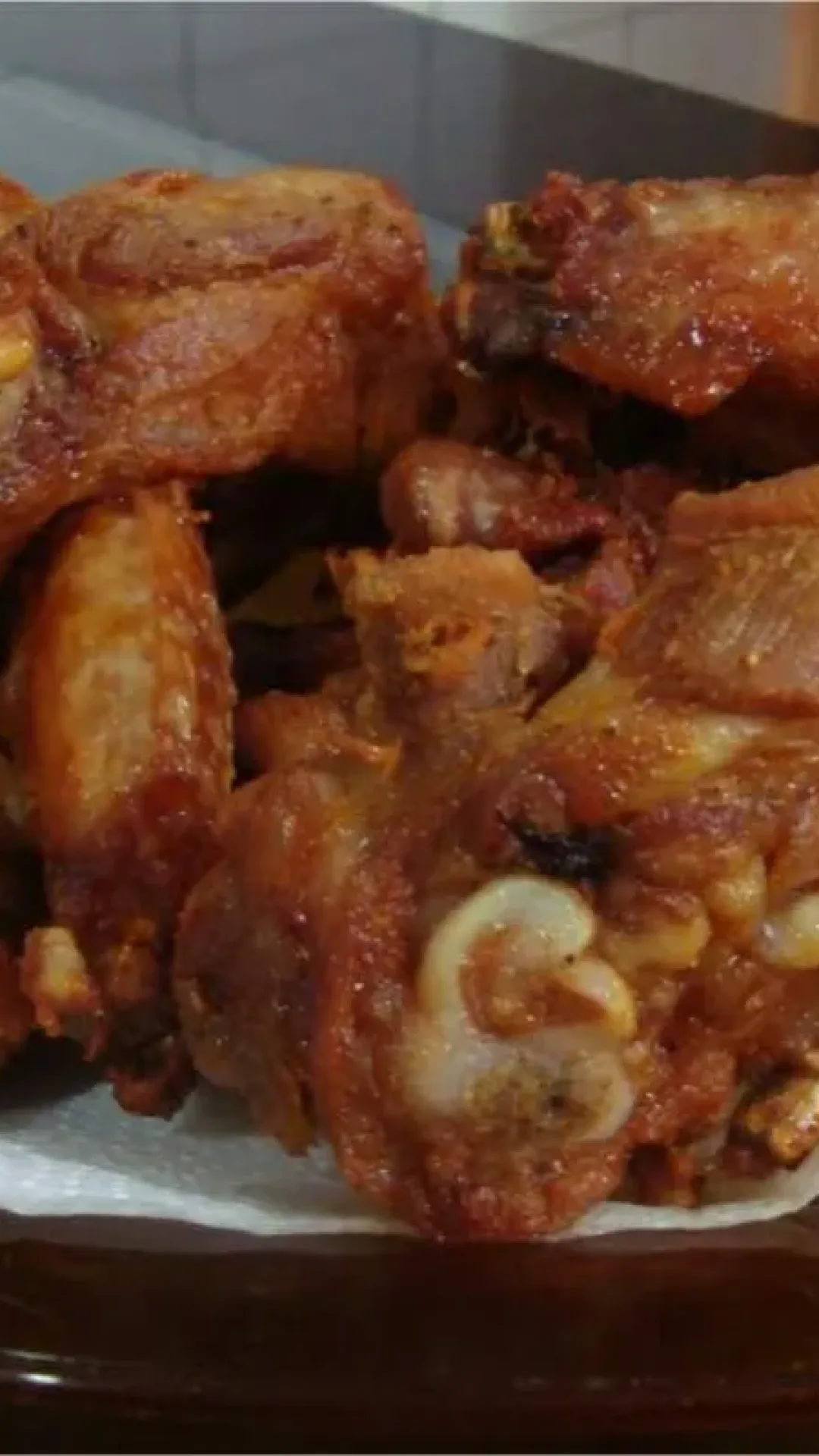 Frango a passarinho na panela de pressão fica igual porção de lanchonete