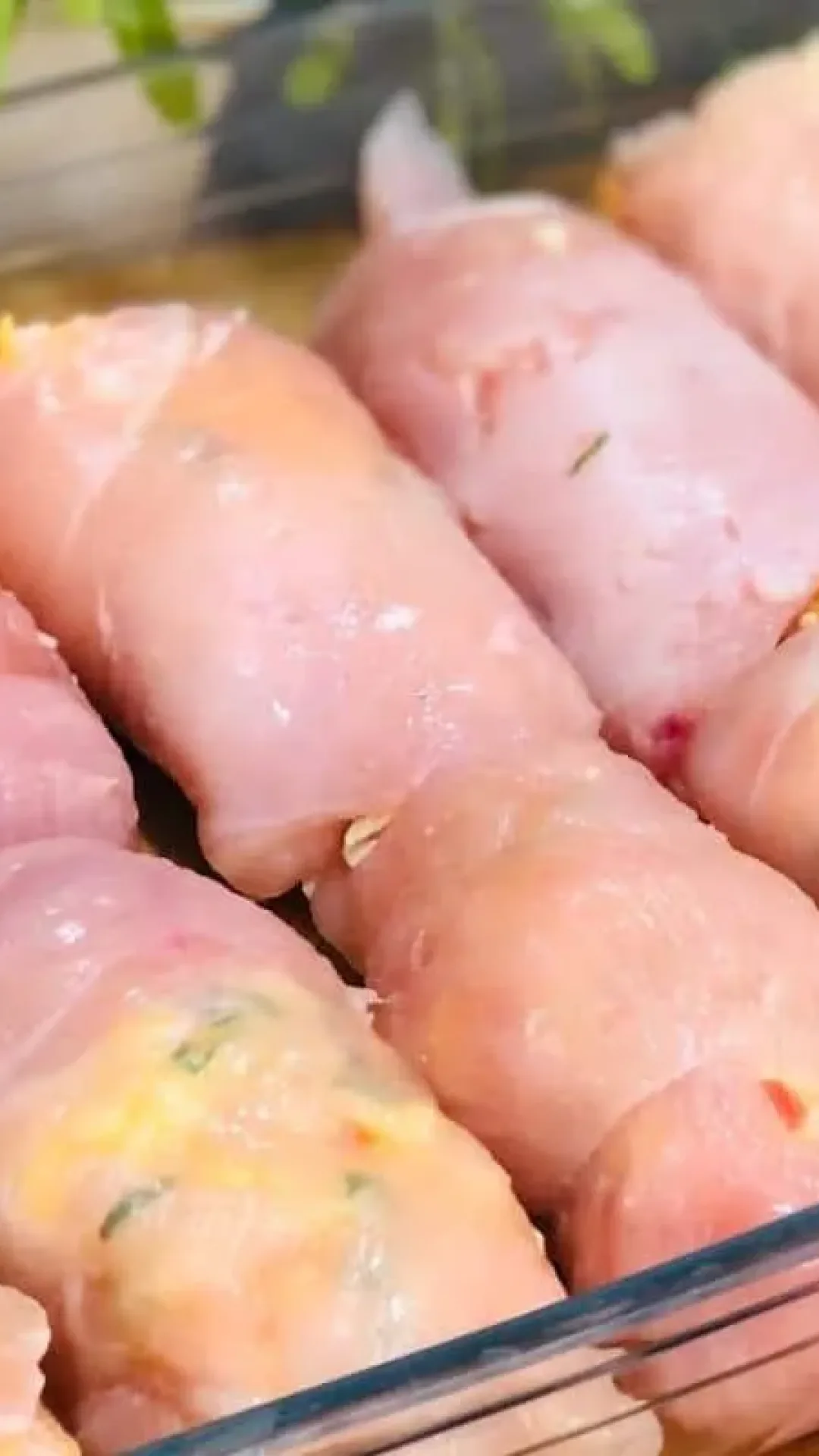 Frango a rolê é uma opção diferente que vai conquistar todos no almoço do dia das mães