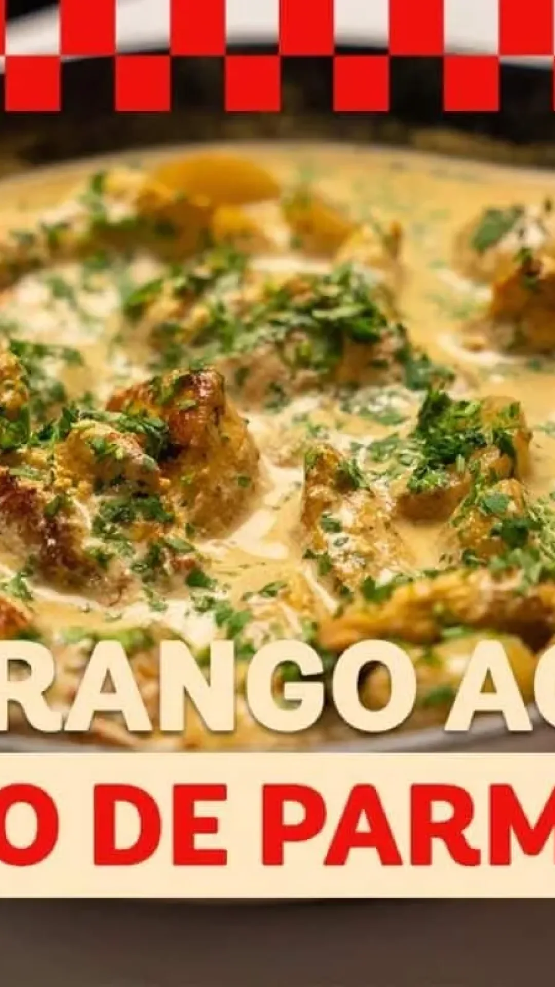 Frango ao molho de parmesão com batatas gratinadas, que é prático, rápido e saboroso